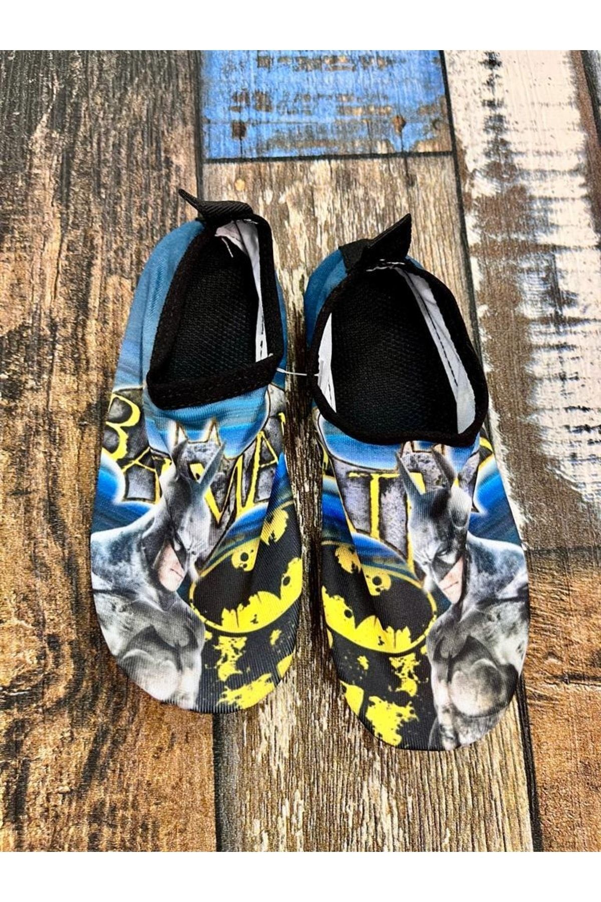 Boys pool shoes 2025