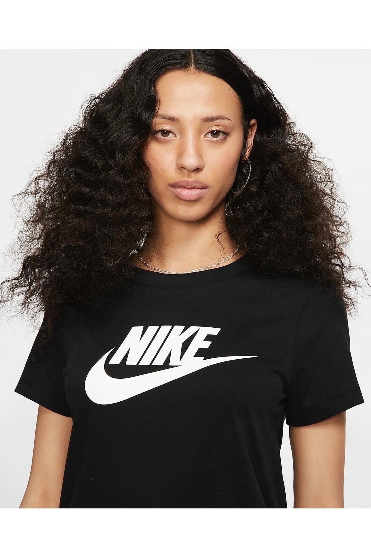 Nike sportswear top essential t shirt