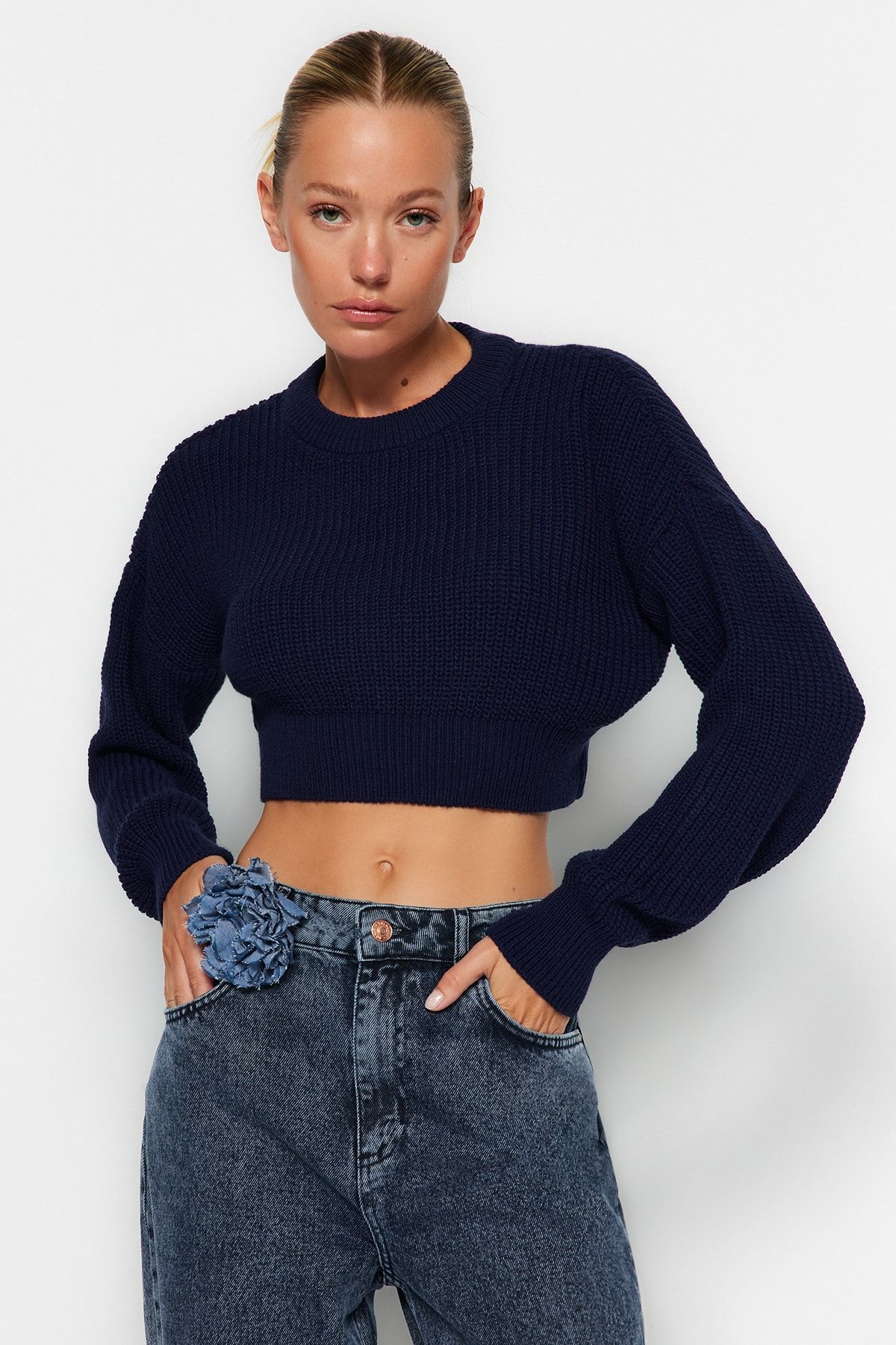 Trendyol Collection Granatowy Sweter Typu Super Crop Knitwear - Kobieta - M