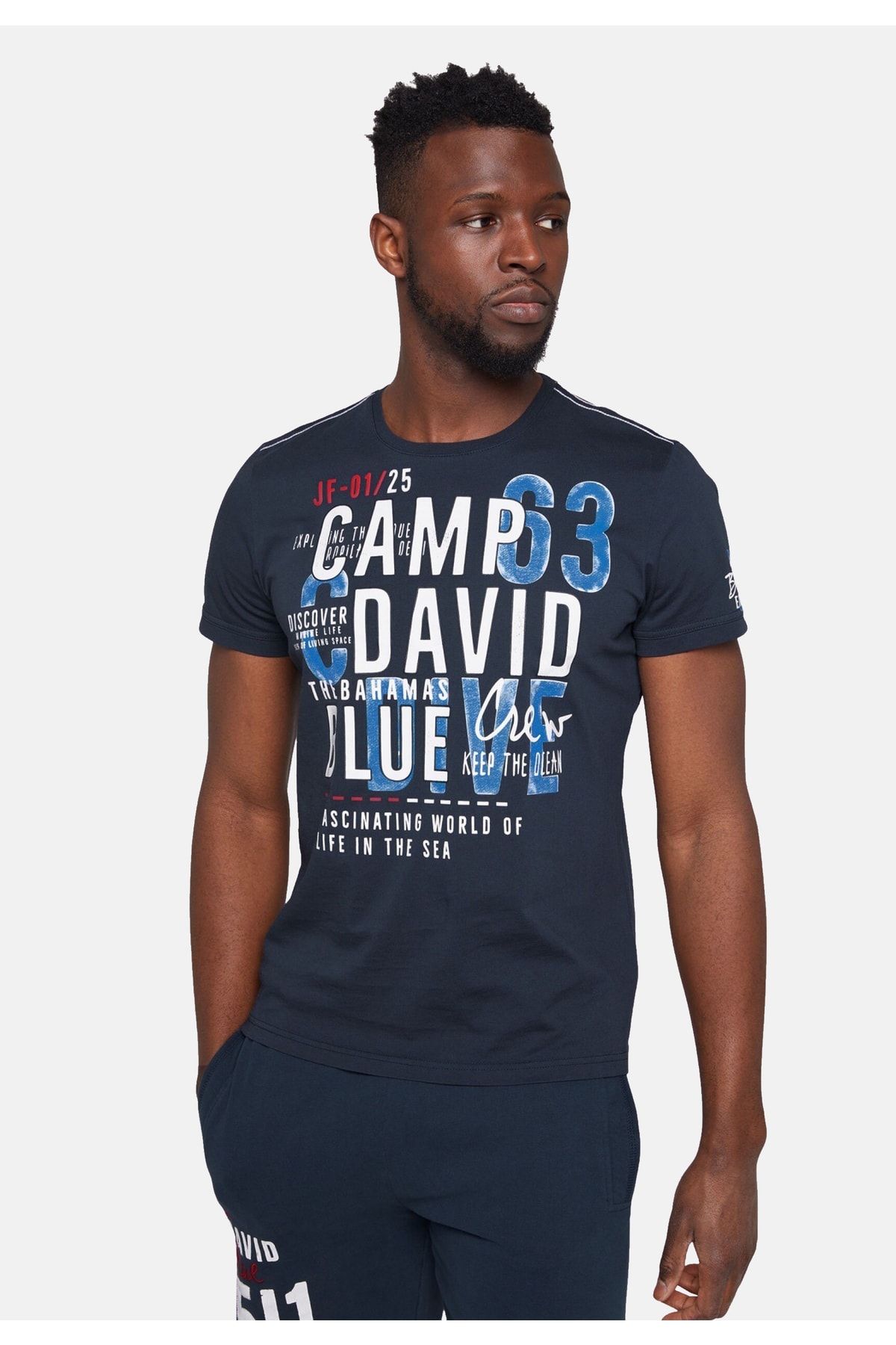 David Prints Shirt aus Trendyol Baumwolle Rundhalsshirt mit reiner Artworks und Logo Camp - Logo