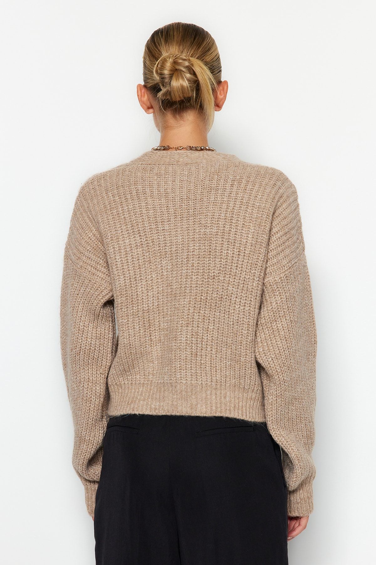Trendyol Collection-Beige - Weich strukturierter und Schleifendetail-Strickpullover TWOAW22KZ1947 6