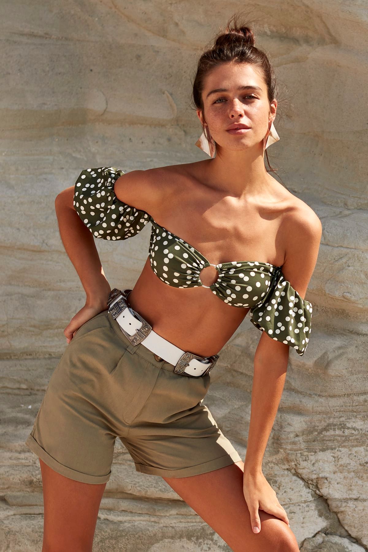 Trendyol Collection-Khaki Belt Detailed Woven Shorts TWOSS19IE0062 7