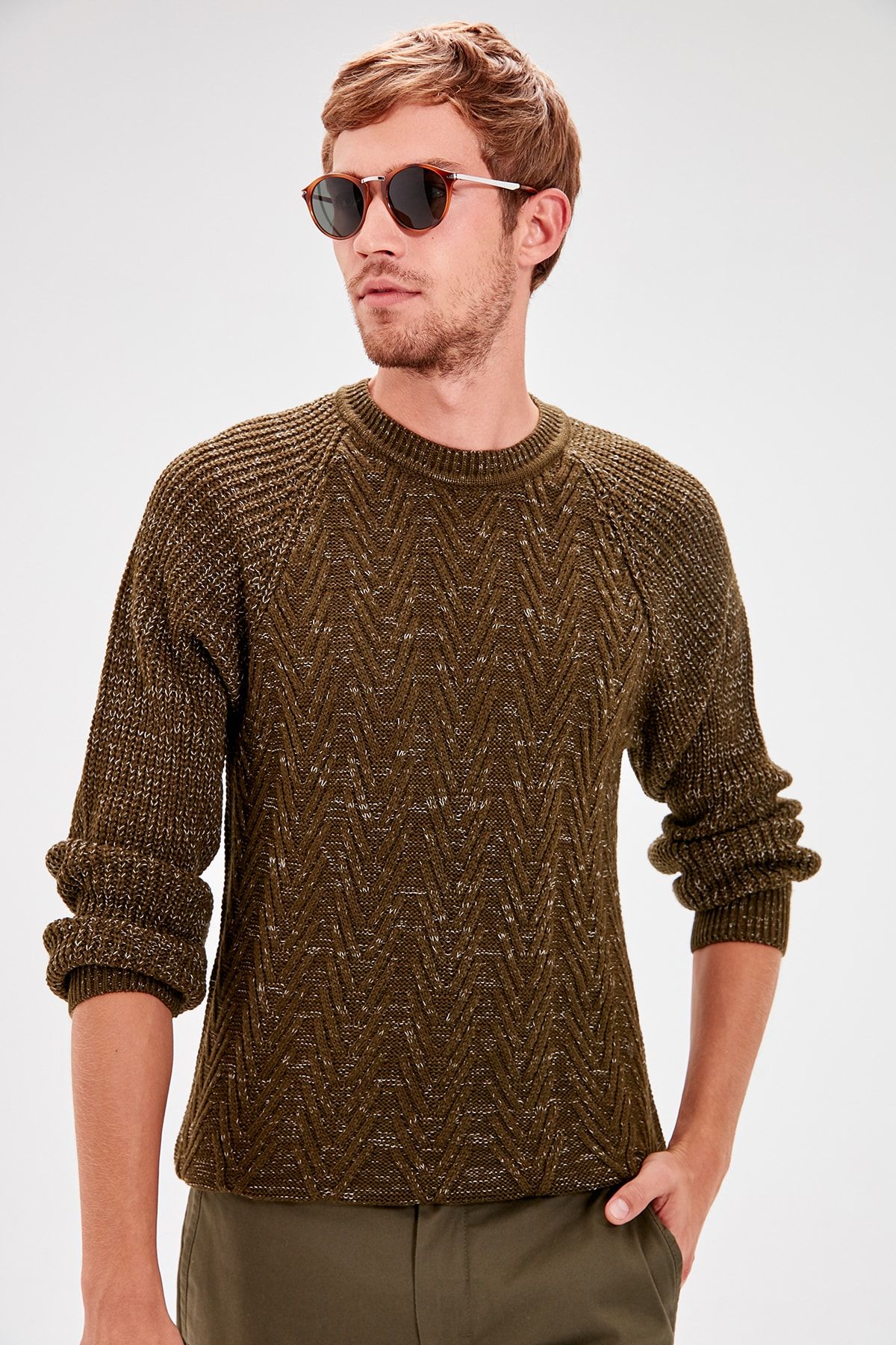 Trendyol Collection-Khakifarbener Slim-Fit-Strickpullover mit Rundhalsausschnitt – TMNAW20MG0029 6