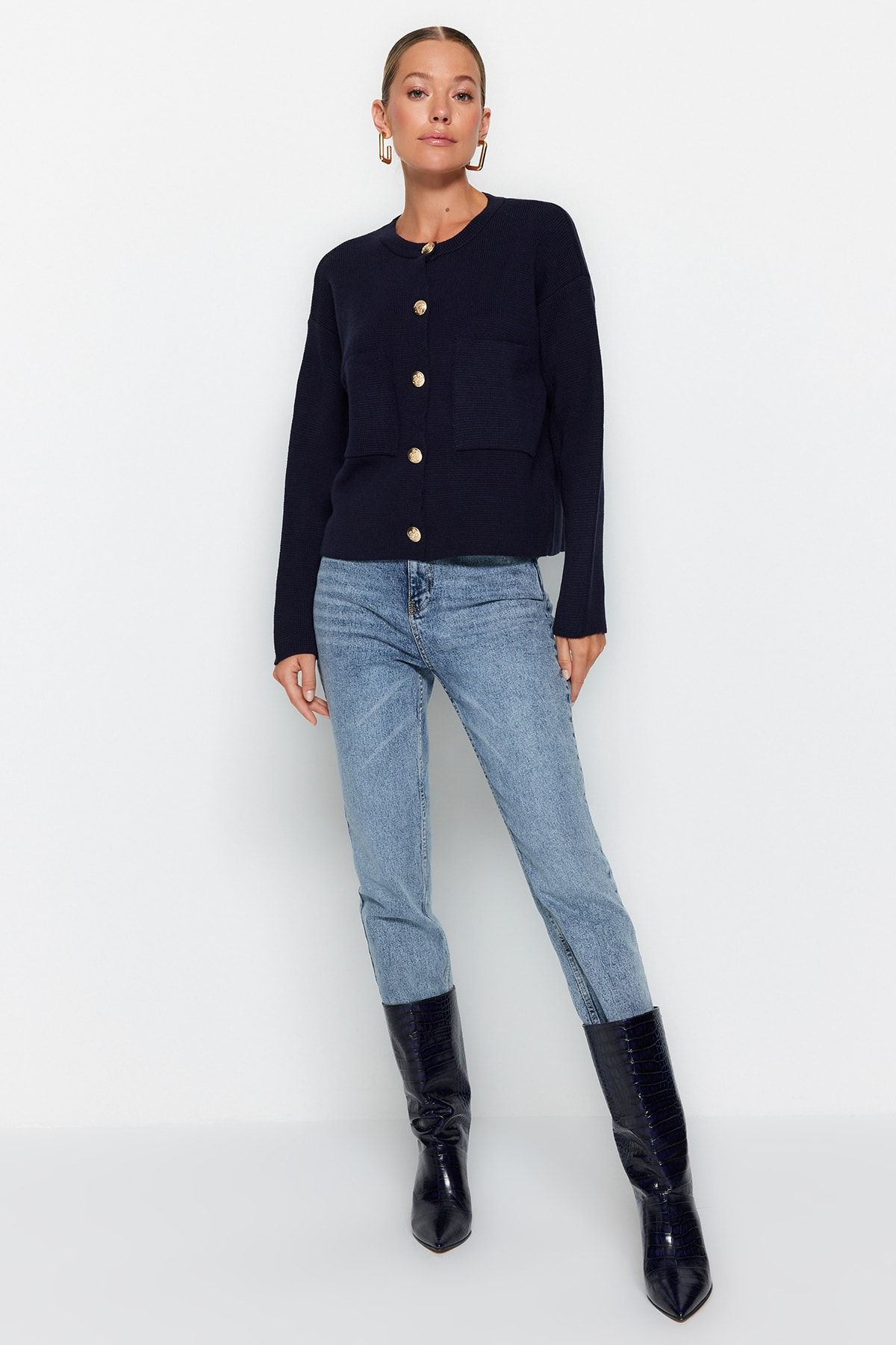 Trendyol Collection-Marineblauer, detaillierter Jacken-Look mit Knöpfen, Strickjacke TWOAW24HI00023 2