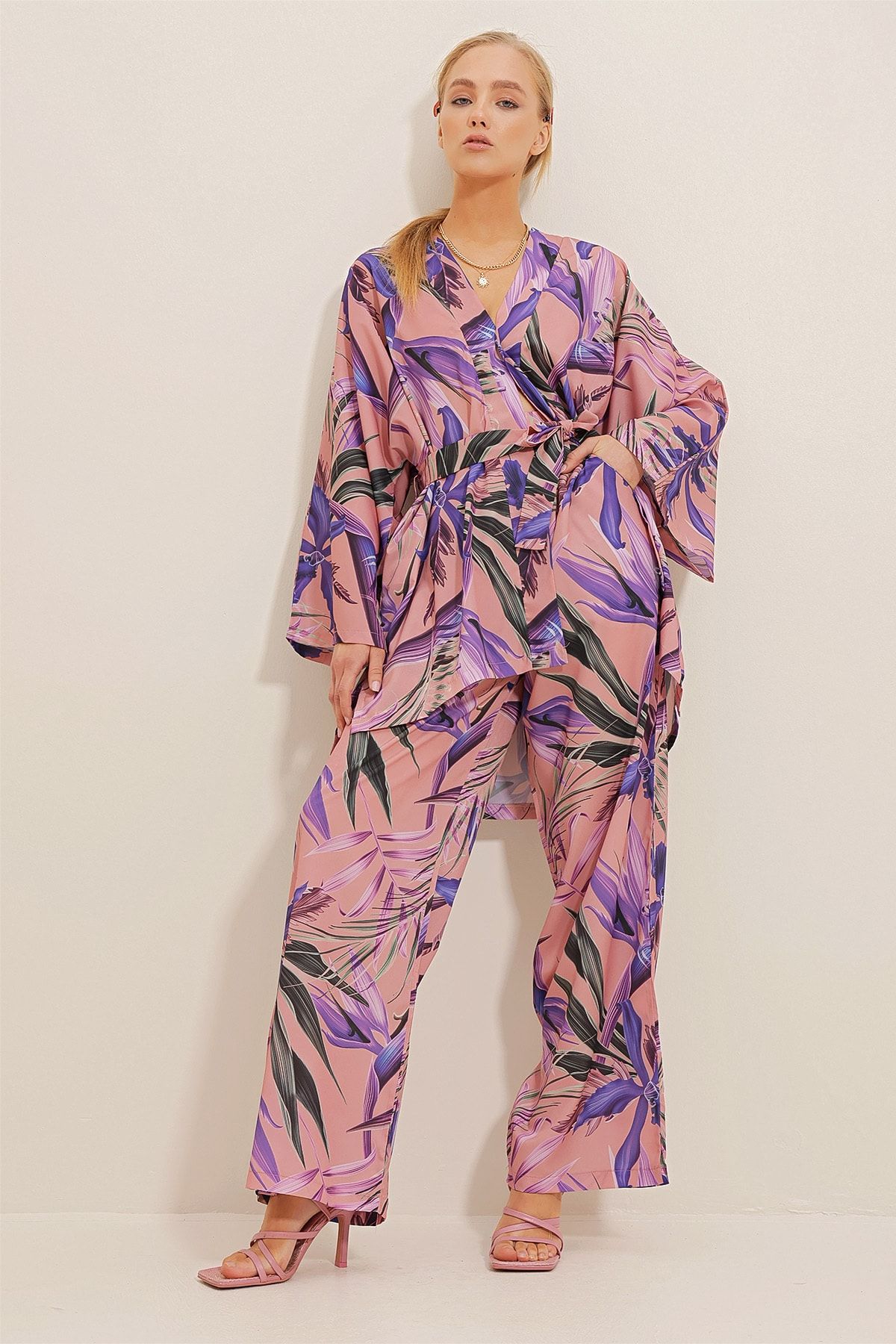 Palazzo trousers and deals kimono jacket