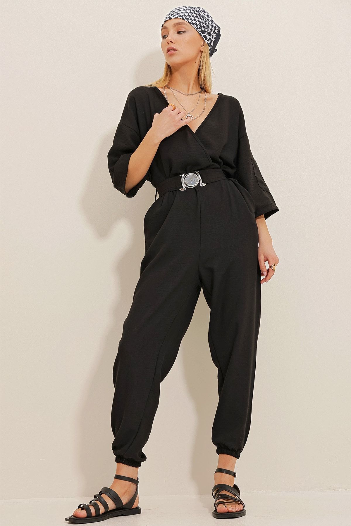 Trend Ala at Stili Jumpsuit Black Regular fit Trendyol