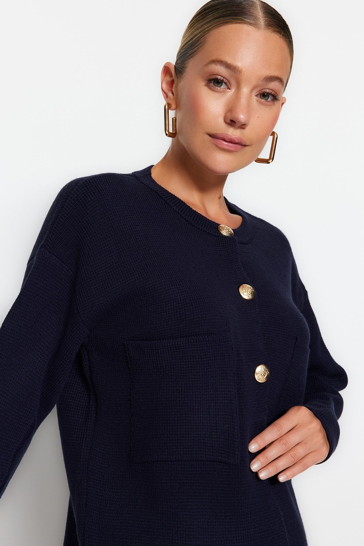 Trendyol Collection-Marineblauer, detaillierter Jacken-Look mit Knöpfen, Strickjacke TWOAW24HI00023 3