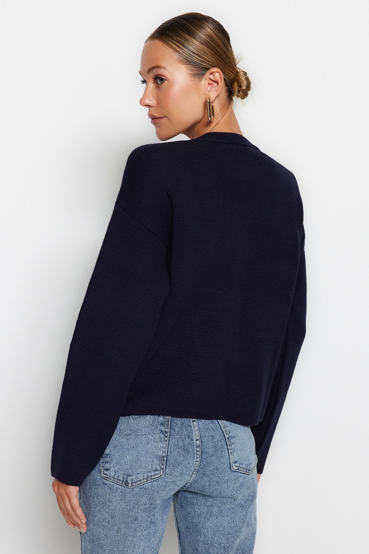 Trendyol Collection-Marineblauer, detaillierter Jacken-Look mit Knöpfen, Strickjacke TWOAW24HI00023 5