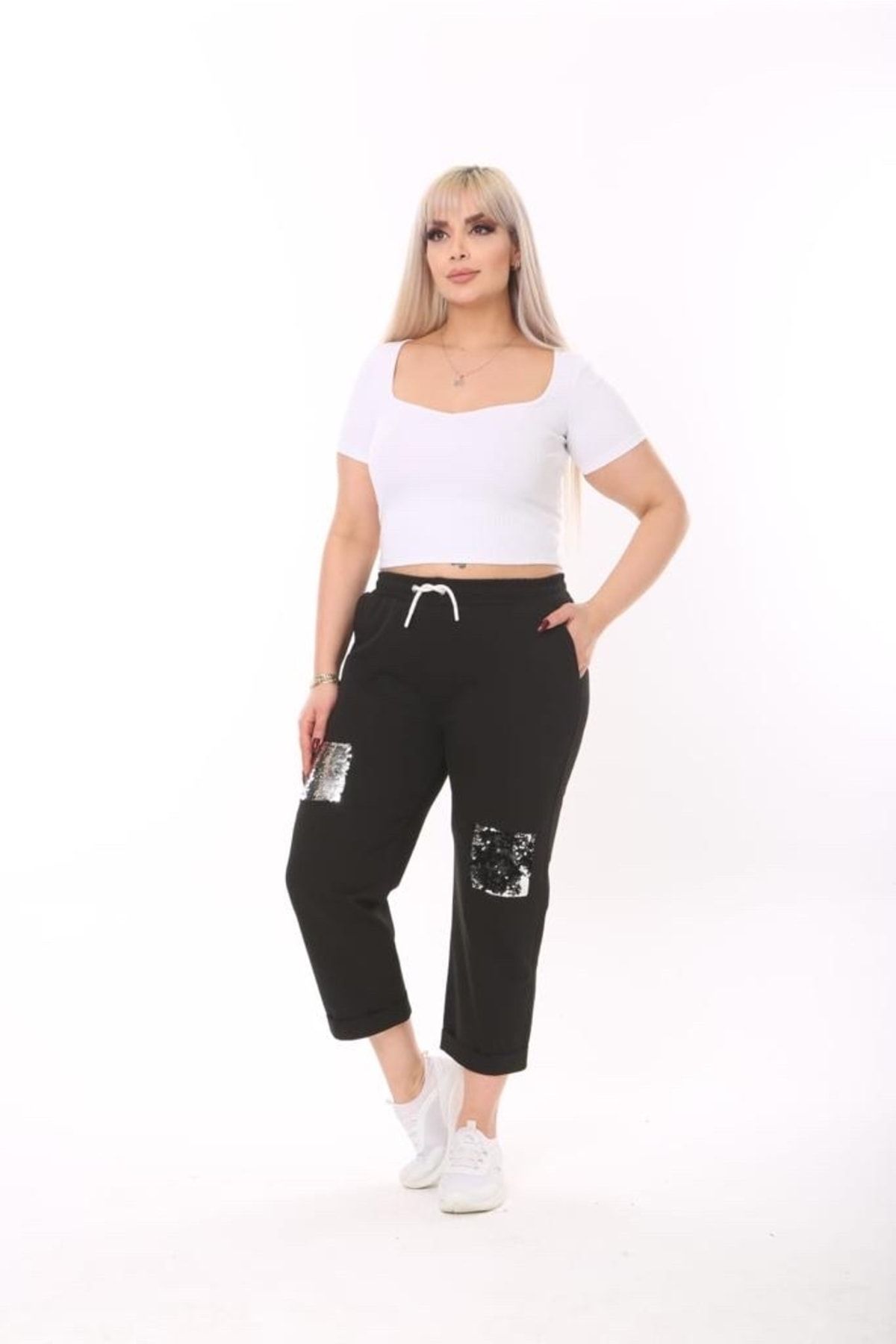 Esina Women s Sweatpants Capri Length Sequined Trendyol