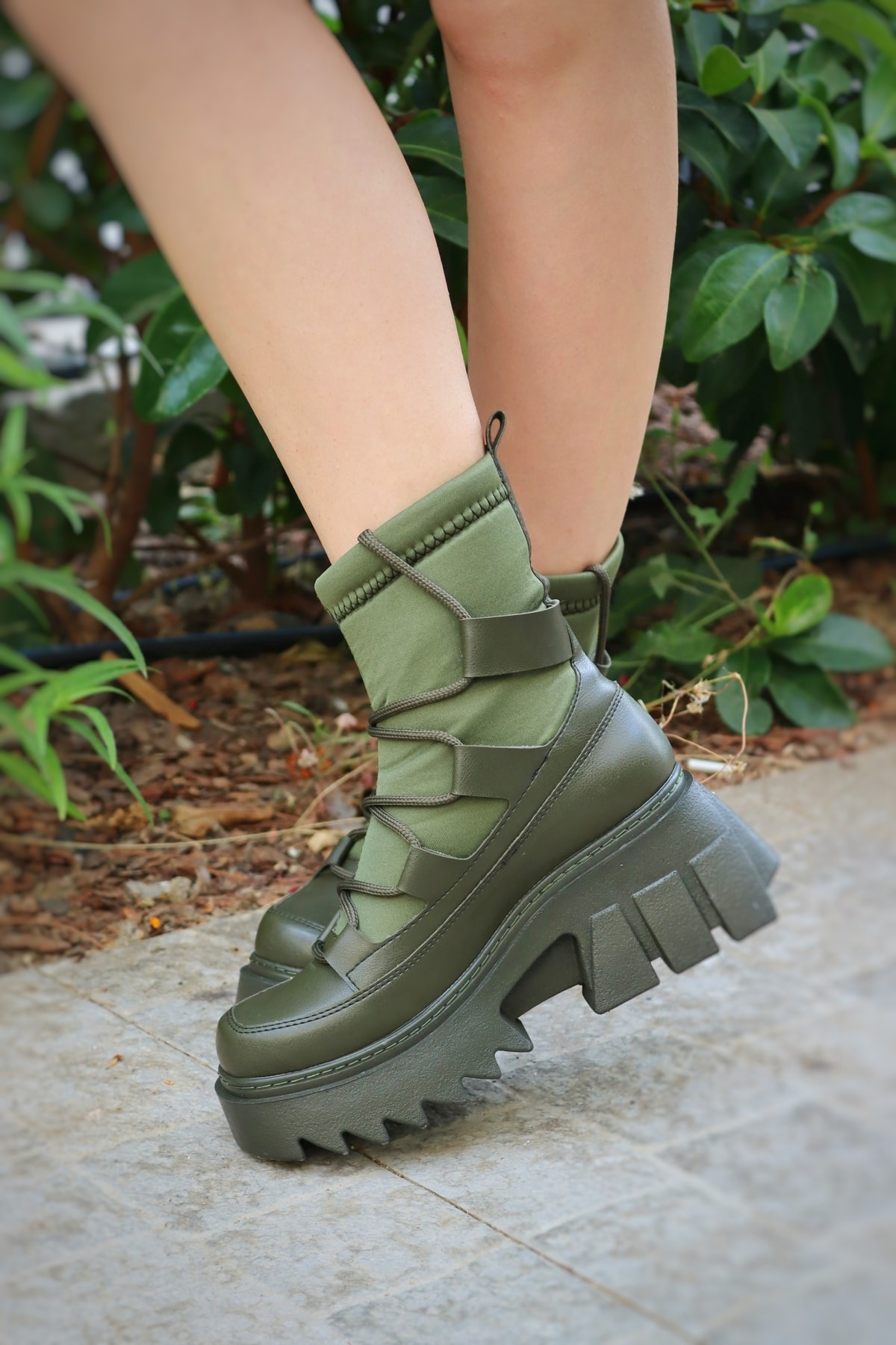 Brisa Haki Yeşil Cilt Bağcıklı Streç Bot