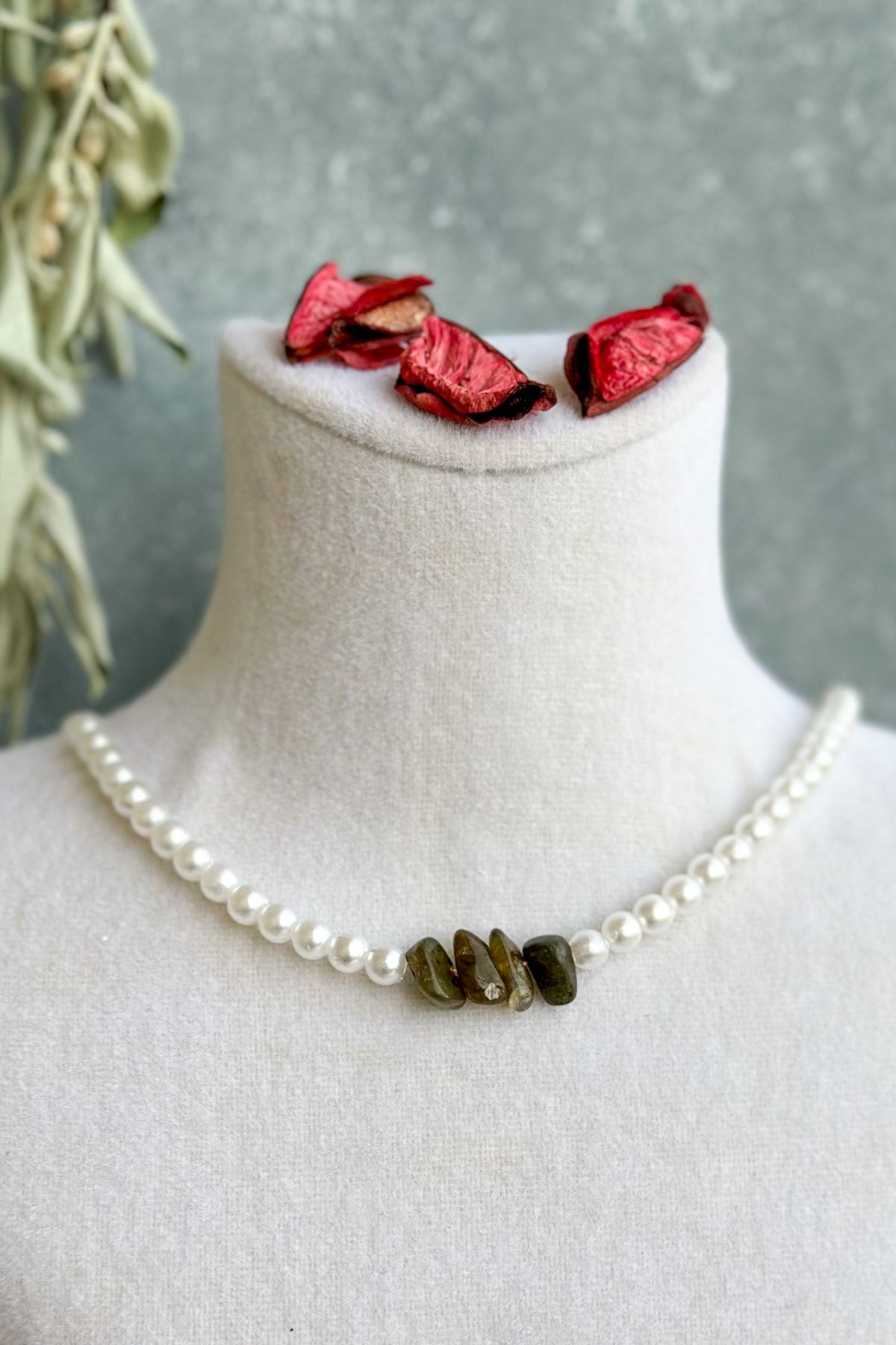 Pearl and stone clearance necklace