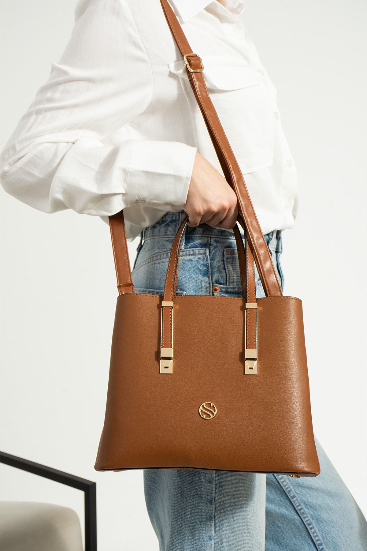 Women's handbag sale with compartments