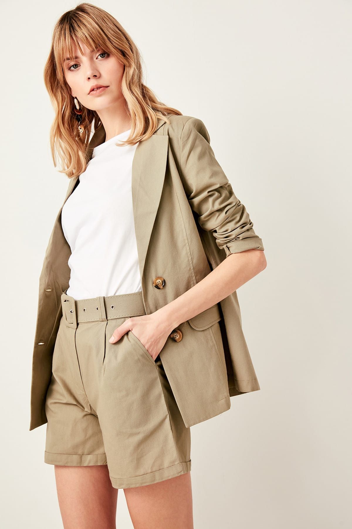 Trendyol Collection-Khaki Belt Detailed Woven Shorts TWOSS19IE0062 8