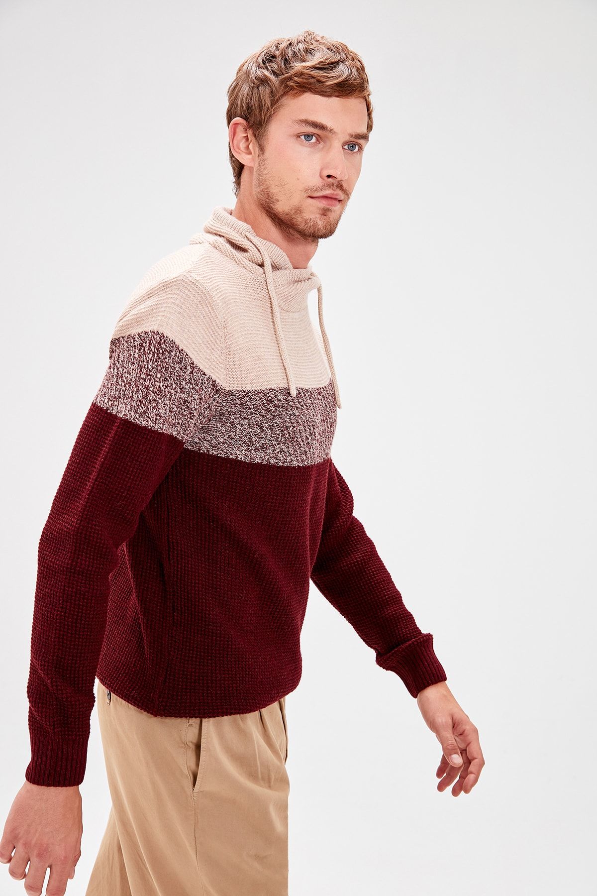 Trendyol Collection-Burgunderfarbener Pullover mit regulärem Schalkragen und Farbblock TMNAW20FT0018 2