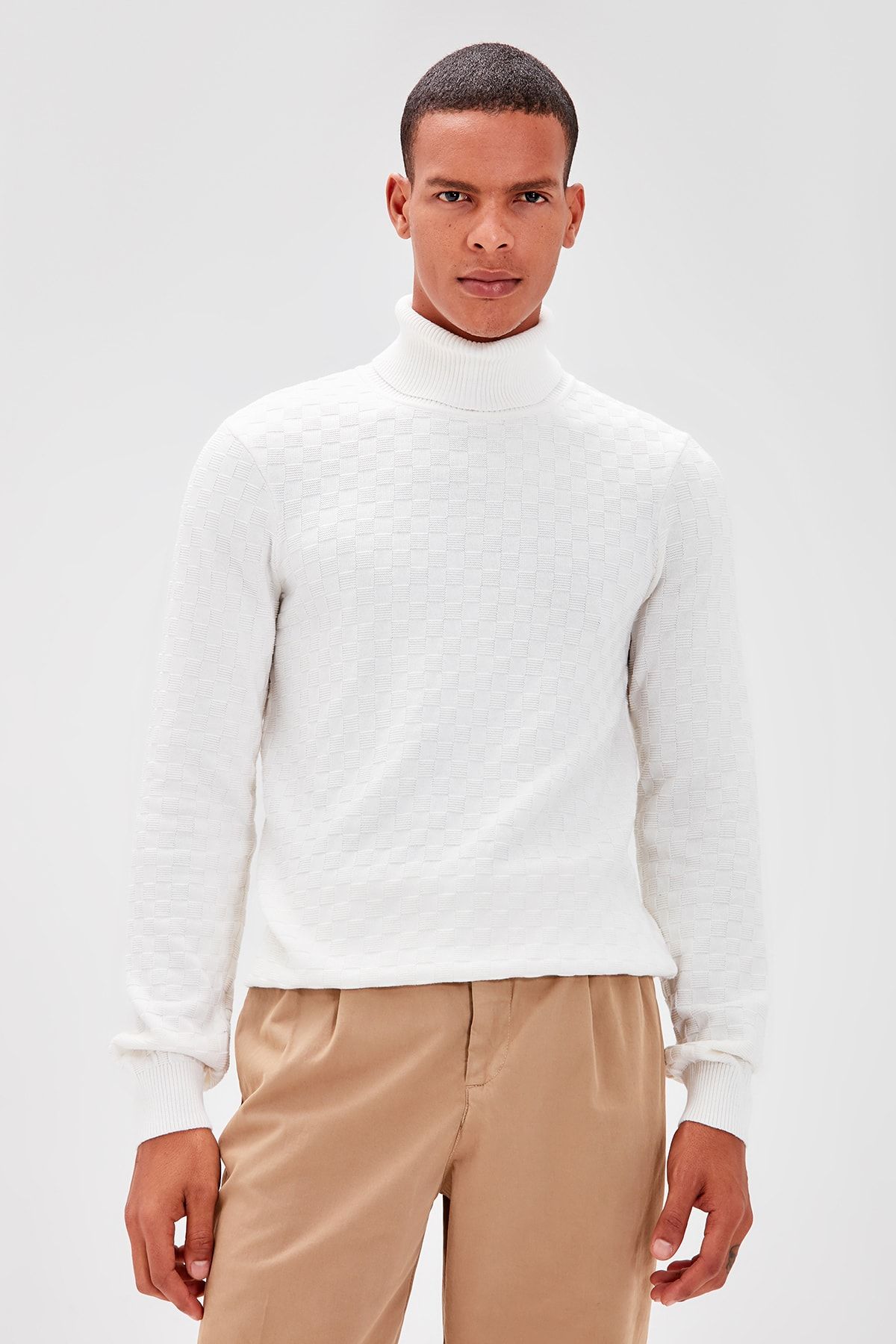 Trendyol Collection-Ecrufarbener Herren-Strickpullover mit Rollkragenpullover TMNAW20VK0004 12