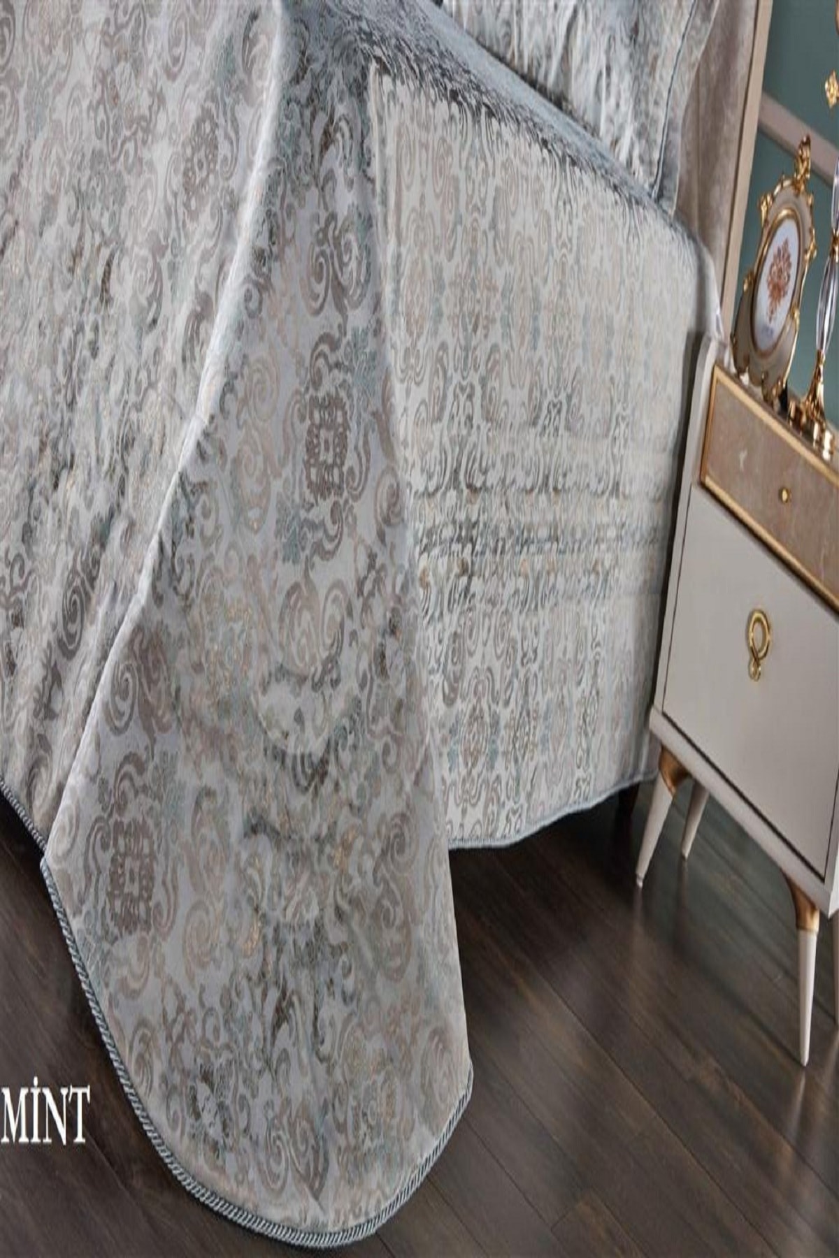 Bellona Monreal Çift Kişilik Özel Yatak Örtüsü Takımı Bellona Monreal Çift Kişilik Özel Yatak Örtüsü Takımı