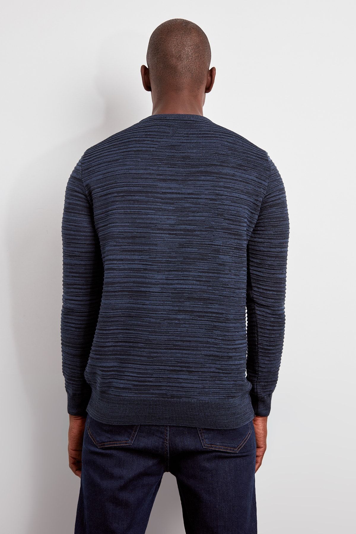 Trendyol Collection-Granatowy, dopasowany, dopasowany, dopasowany sweter z okrągłym dekoltem i gradientowym dzianinowym wzorem Tmnaw20Ls0008 6