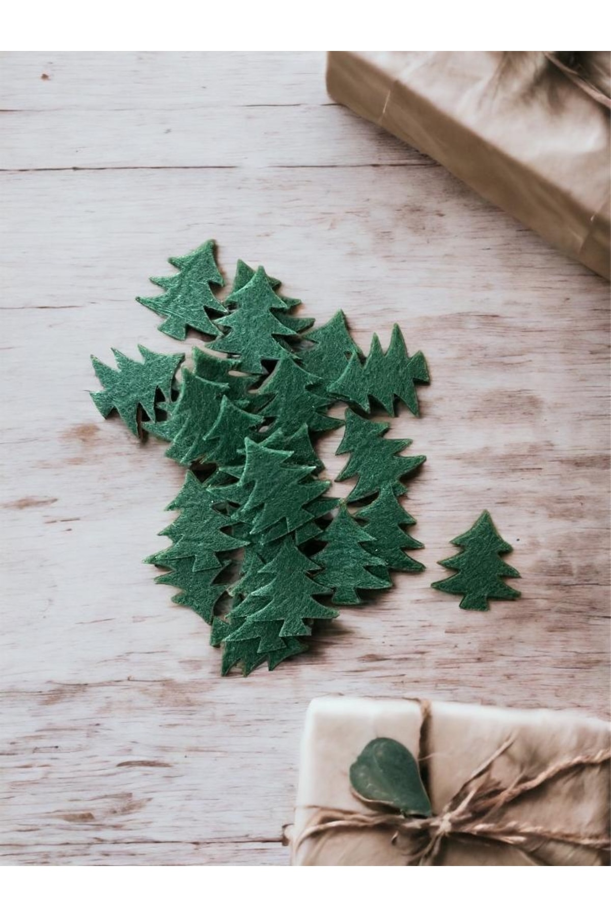 t tuğset etiket Keçeden 3 Cm Yılbaşı Çam Ağacı Süsü 25 Adet - Keçe Motif-t491