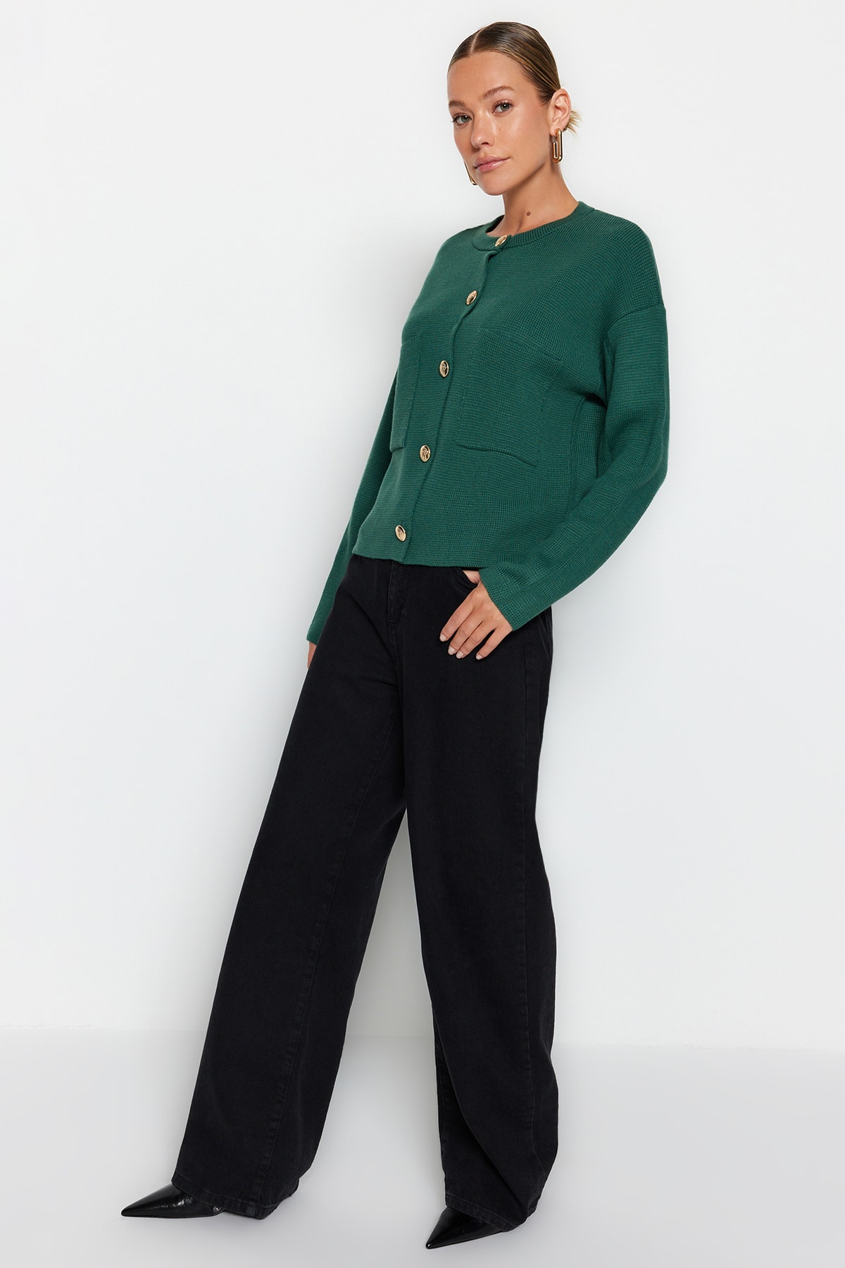 Trendyol Collection Grüner Strick-Cardigan – Knopfdetail, Jacken-Look TWOAW24HI00023