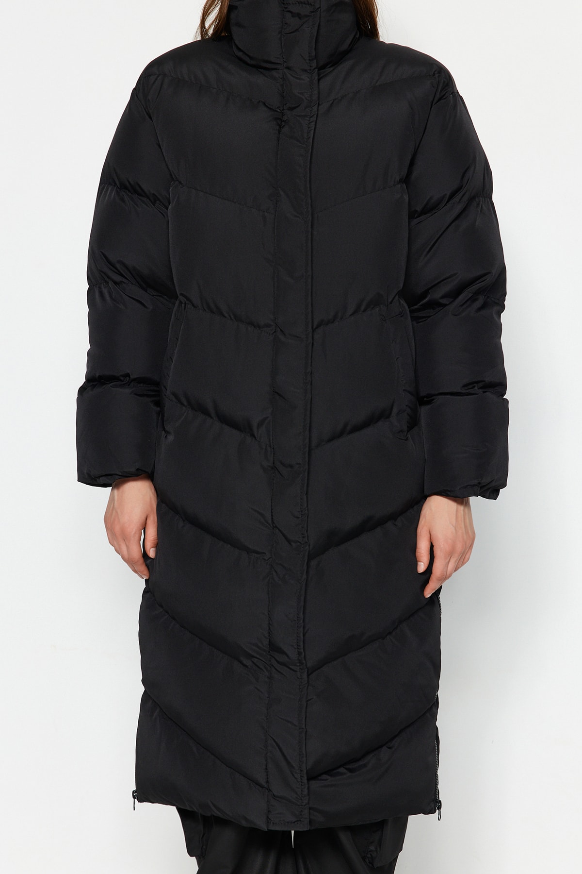Trendyol Collection Чорне регулярне водовідштовхувальне довге надувне пальто з бічною застібкою-блискавкою TWOAW24MO00049
