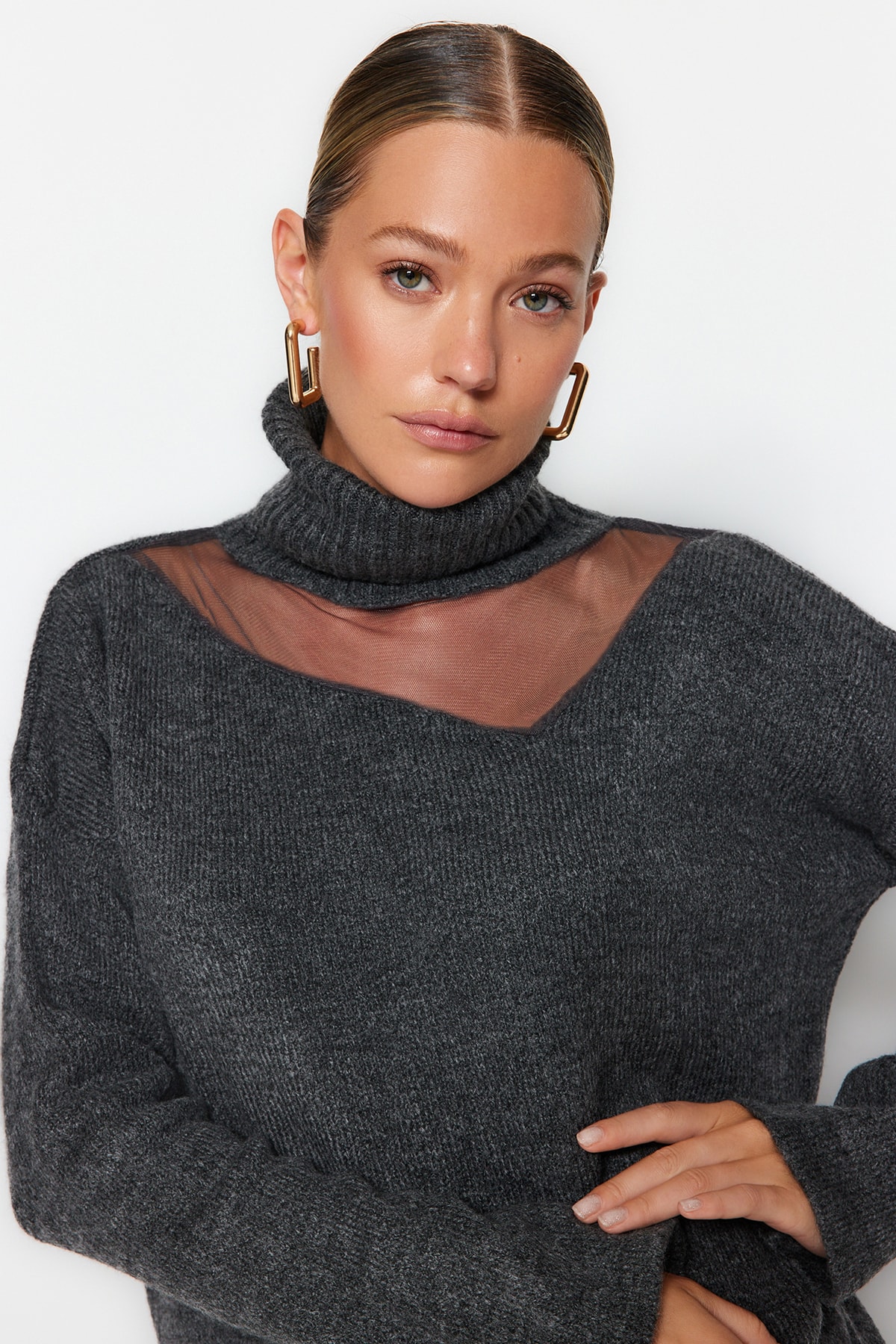 Trendyolmilla  Antrasit Yumuşak Dokulu Tül Detaylı Triko Kazak TWOAW20KZ1037 - Görsel 3