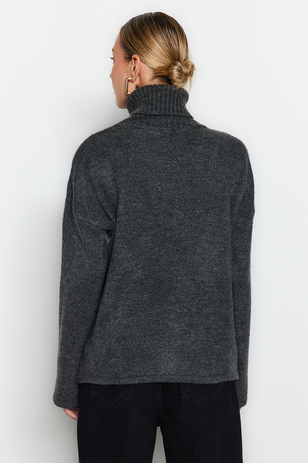 Trendyolmilla  Antrasit Yumuşak Dokulu Tül Detaylı Triko Kazak TWOAW20KZ1037 - Görsel 5