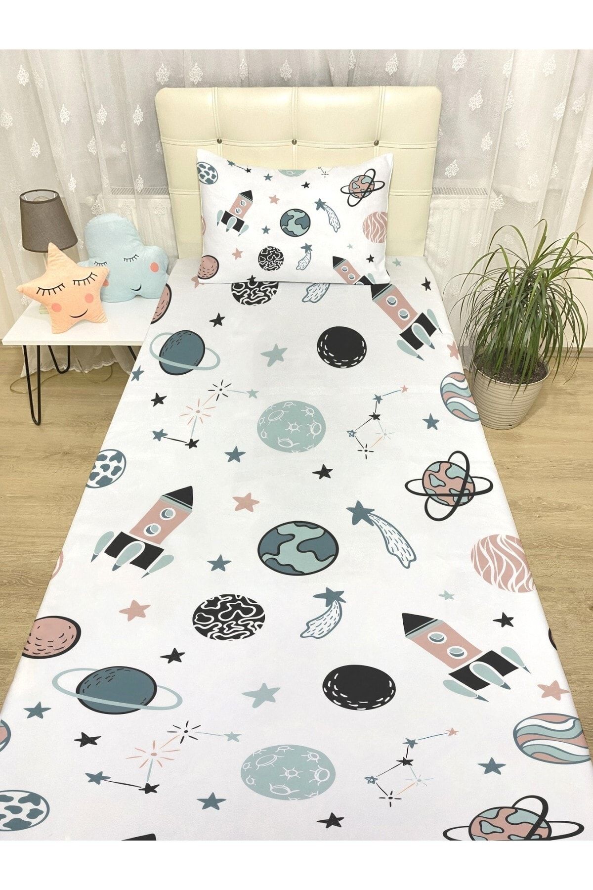 EVPANYA-White Retro Space Bedspread and Pillowcase 1