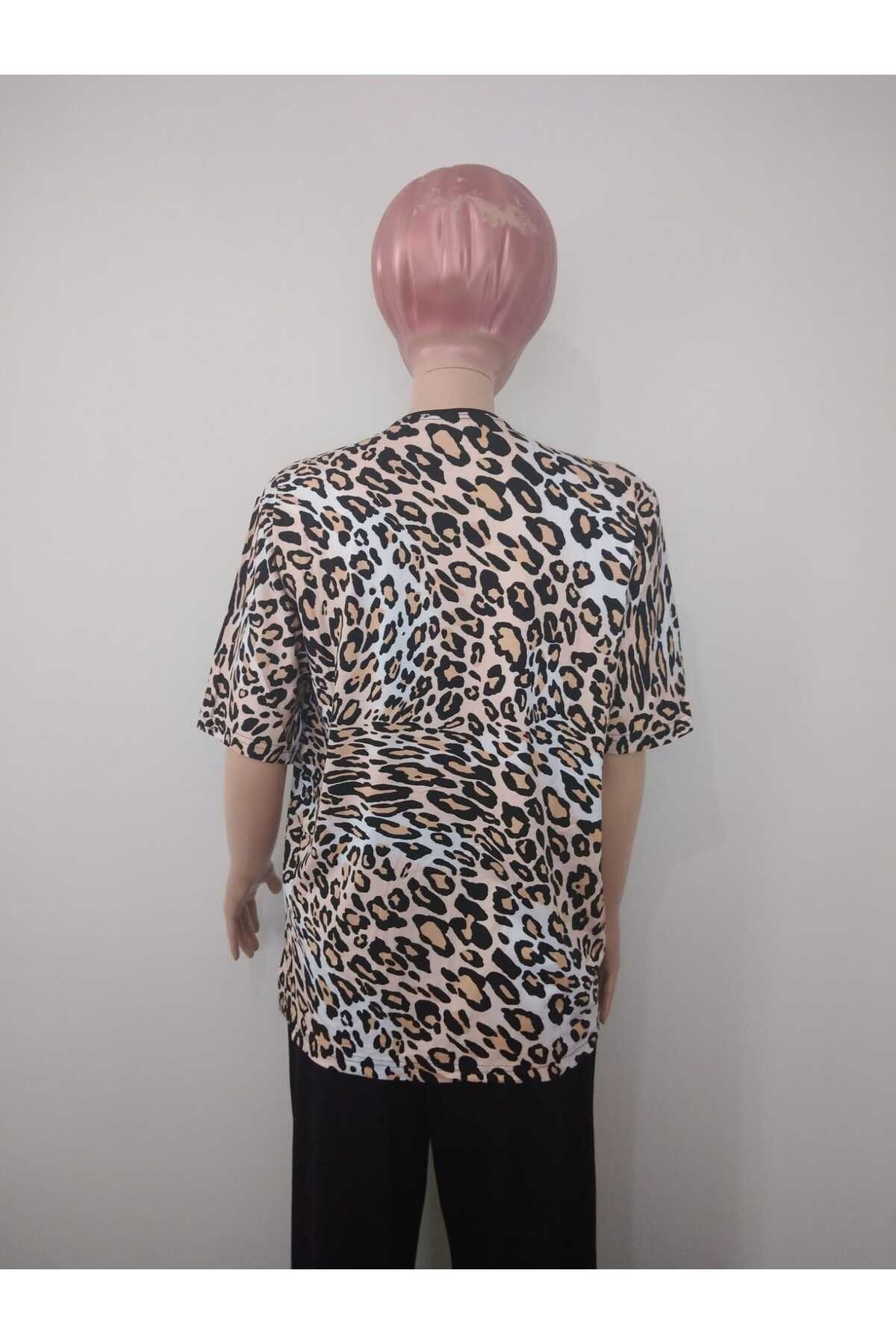 YAŞAR TRİKO-Women's Black Large Size Leopard Print V-Neck Short Sleeve T-Shirt 4