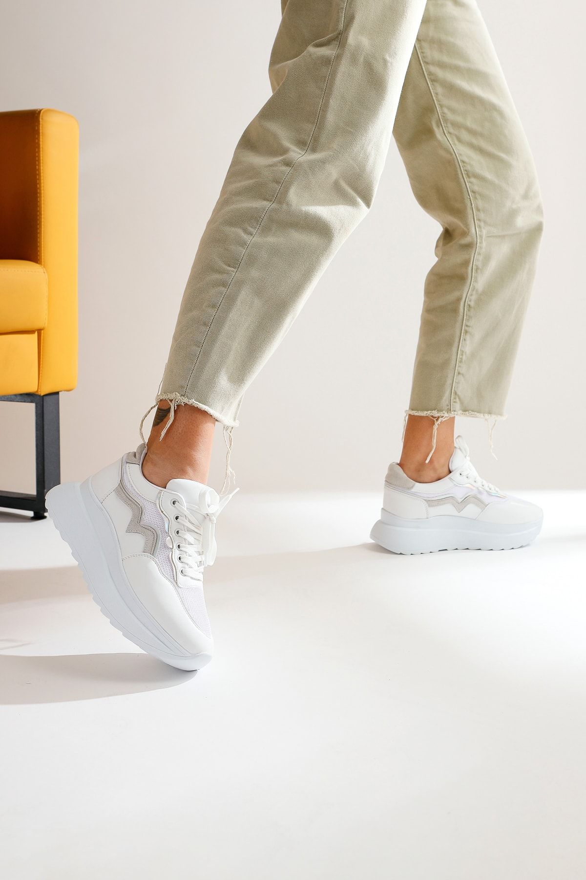 Therapy busta hotsell sneakers all white