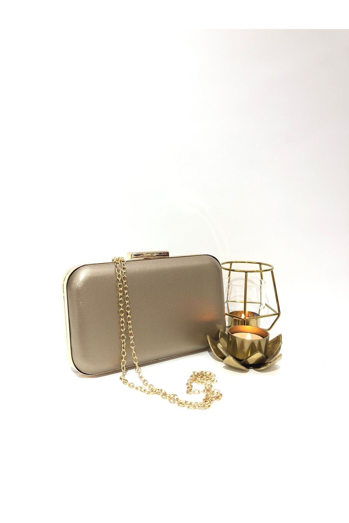 Clutchwomen sales