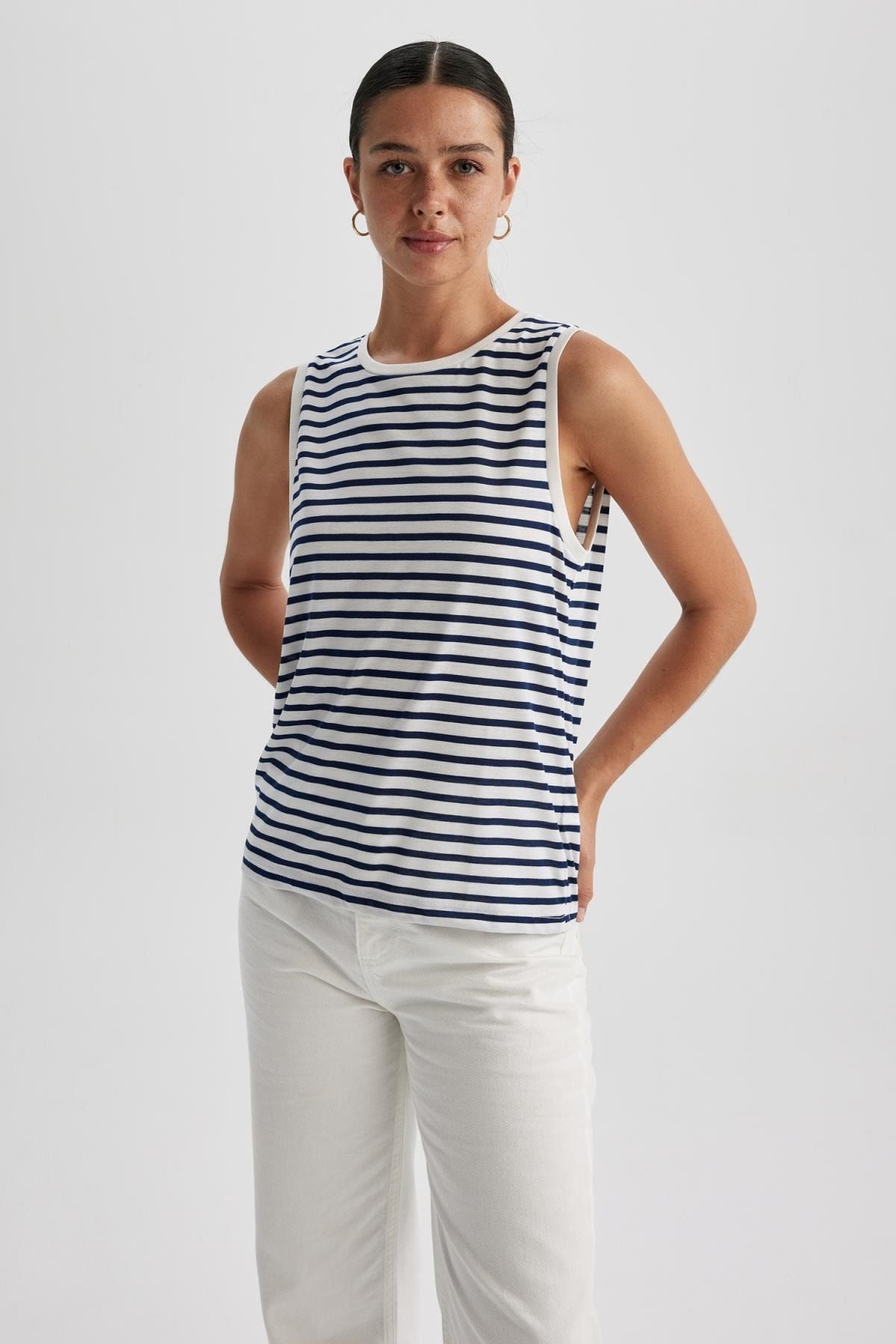 DeFacto-Regular Fit Basic Plain tílko s výstřihem A8155ax23sm 3