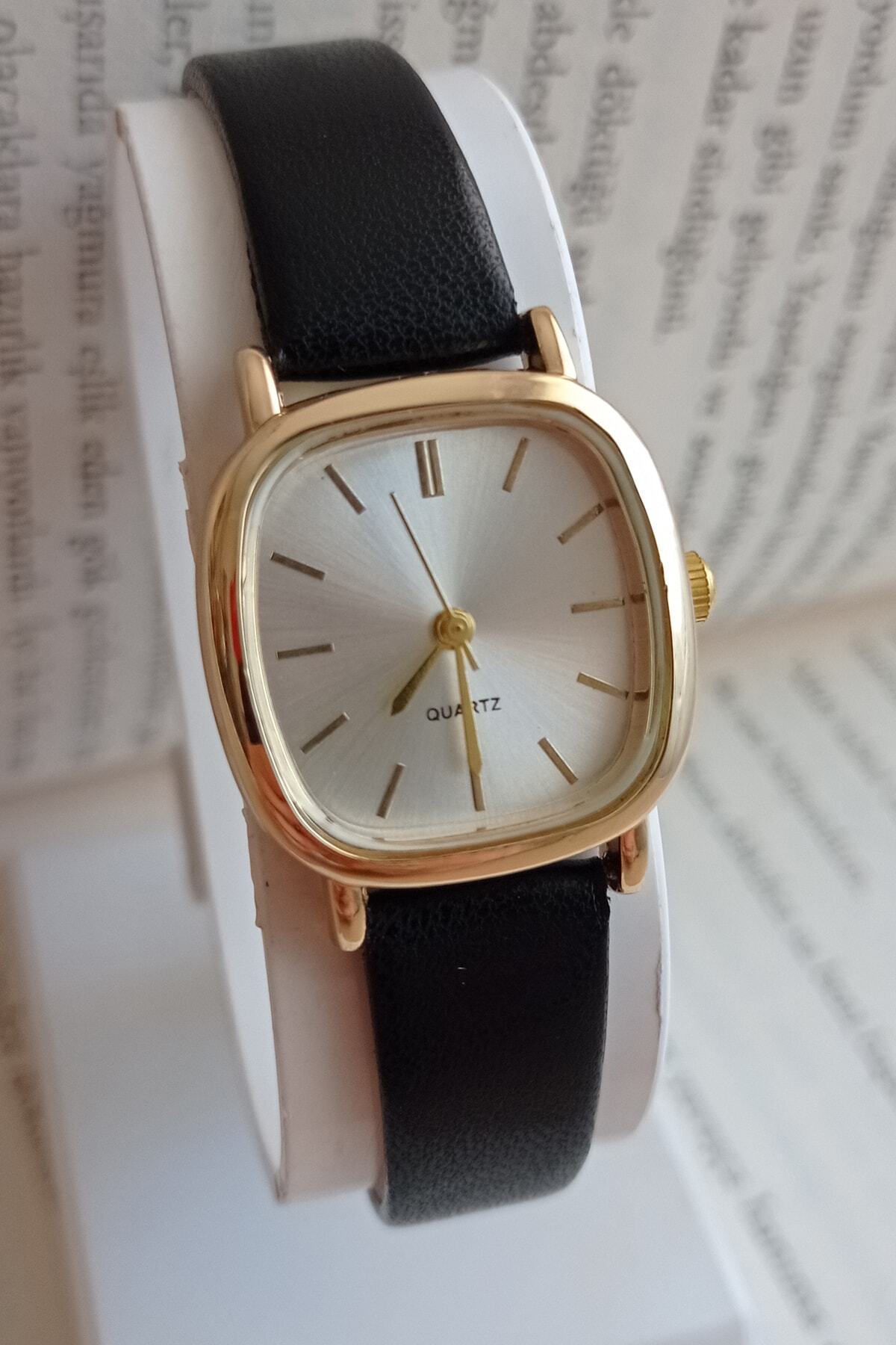 Retro Minimal Black Dial Women's Wrist Watch with Black Leather Strap