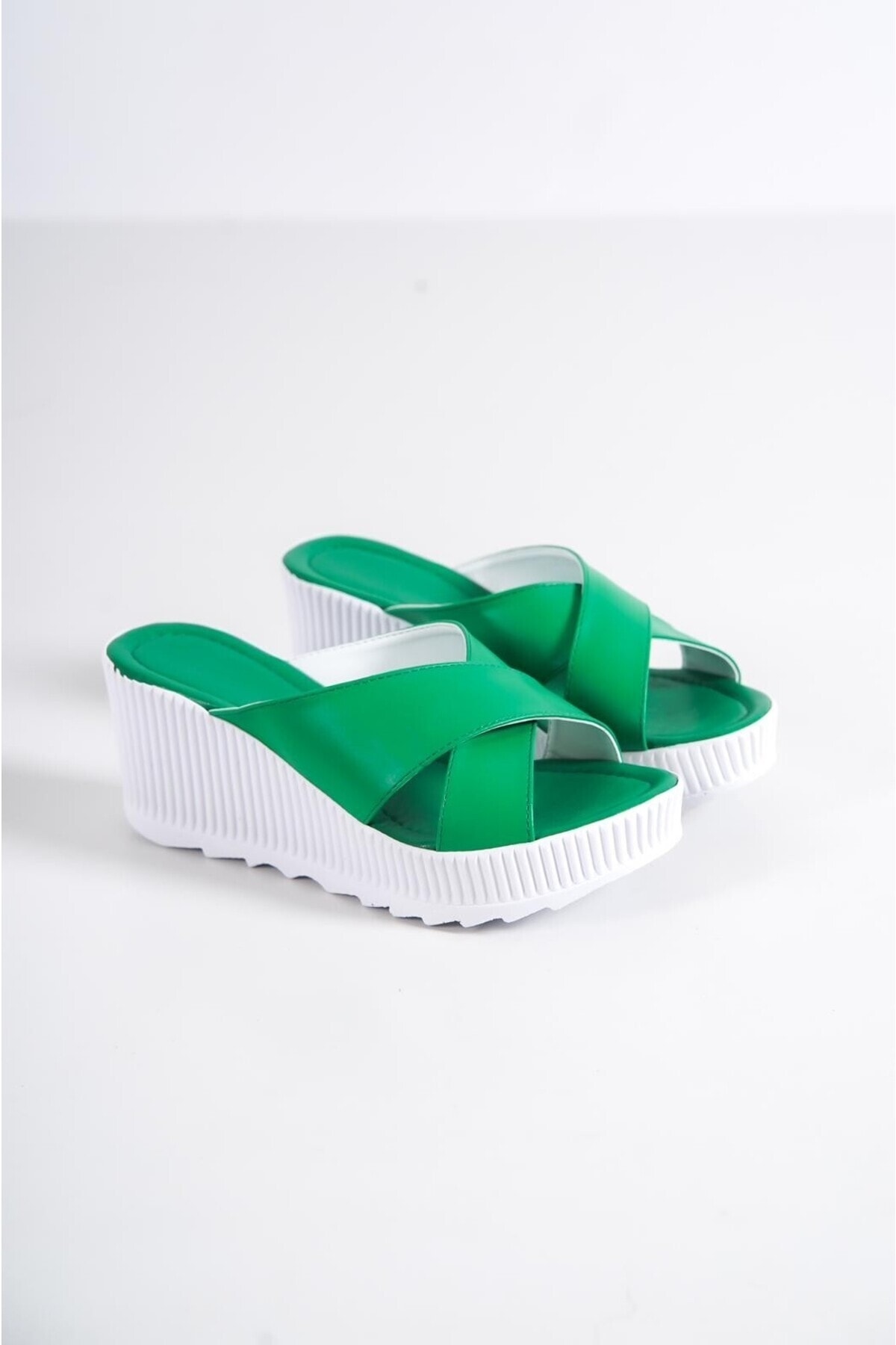 Lima Yeşil Cilt Dolgu Topuk Terlik