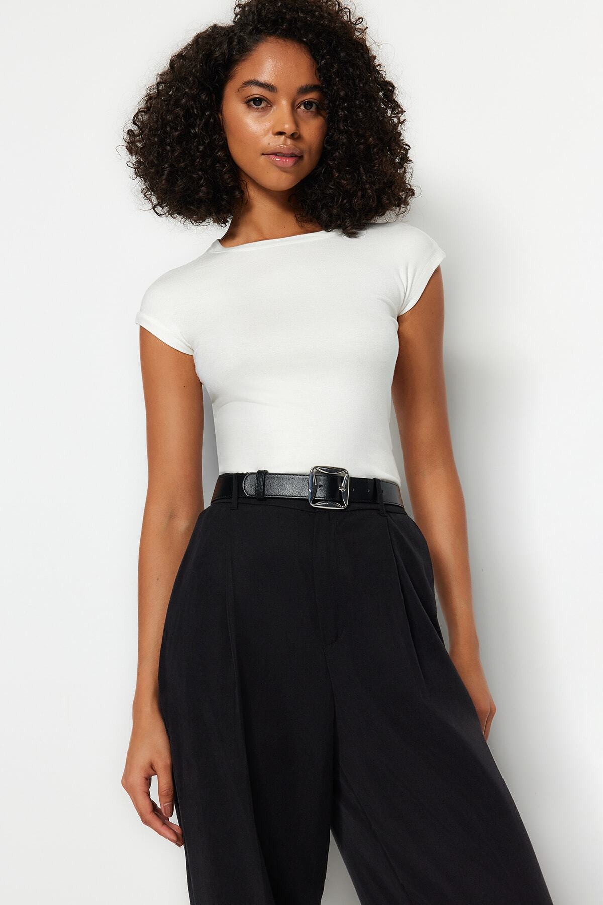 Trendyolmilla  Ekru Viskoz Yumuşak Kumaş Fitted/Vücuda Oturan Ay Kol Örme Bluz TWOSS23BZ00992 - Görsel 2