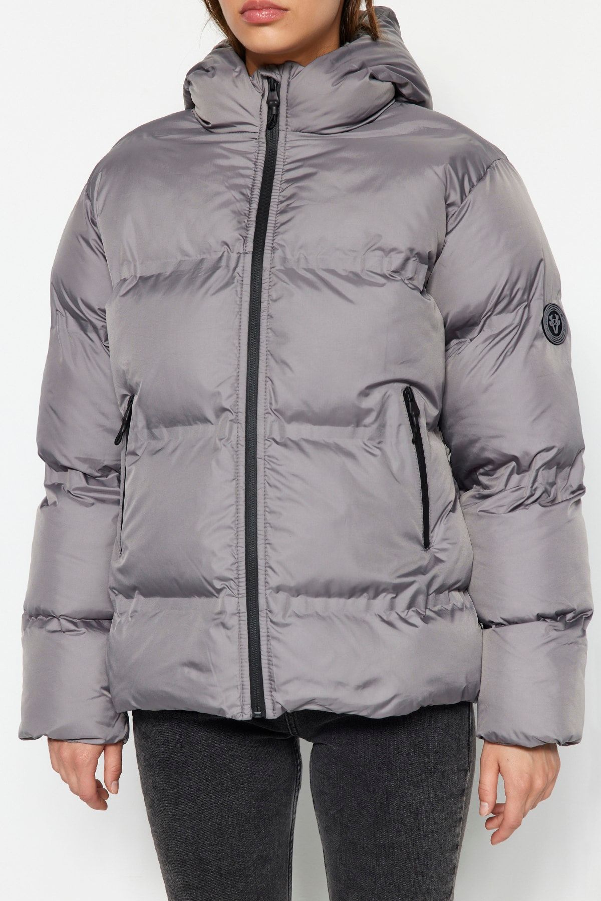 Trendyol Collection-Szürke prémium kapucnis címke részletes vízlepergető pufferkabát TWOAW24MO00084 4