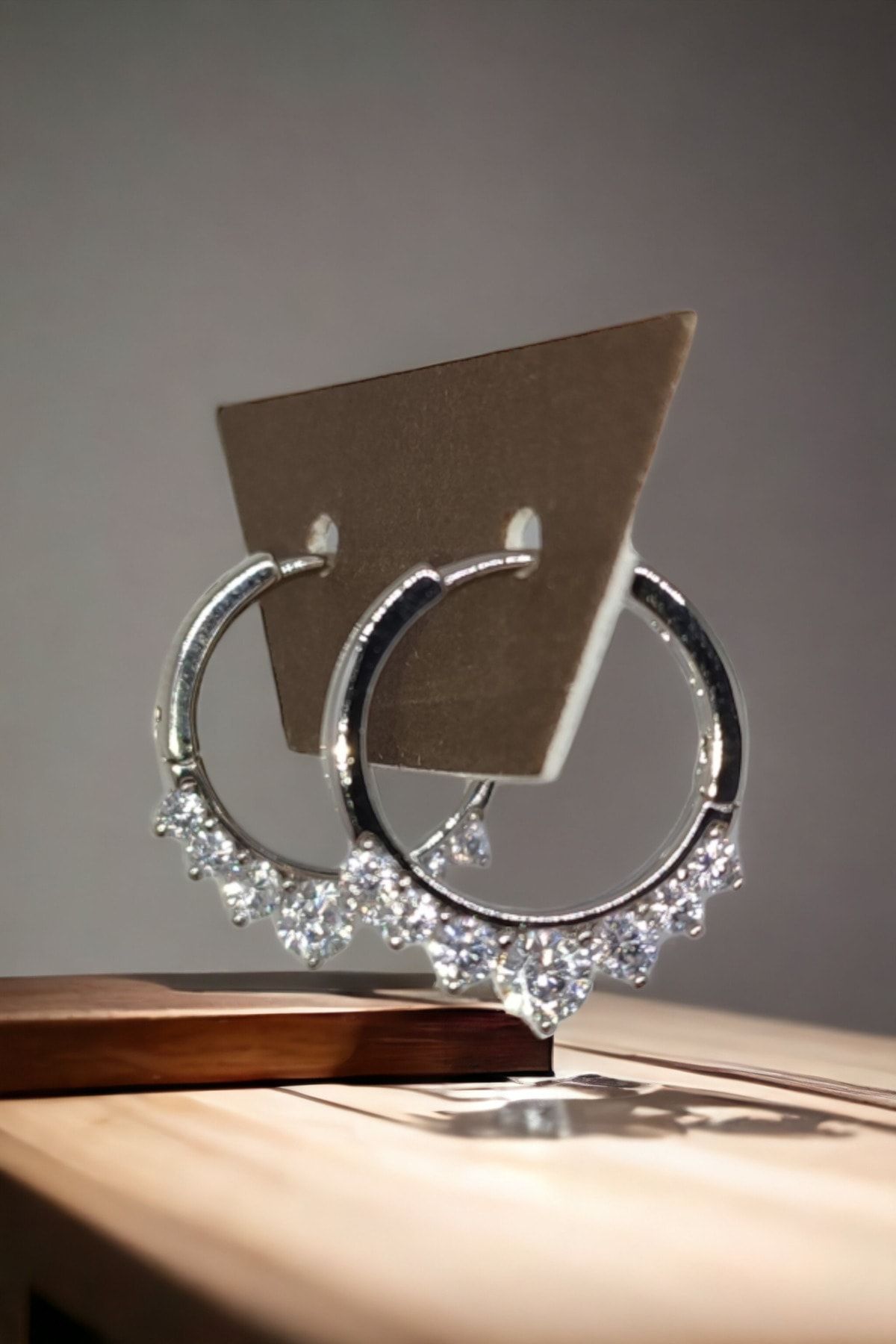 Does rhodium plated tarnish top