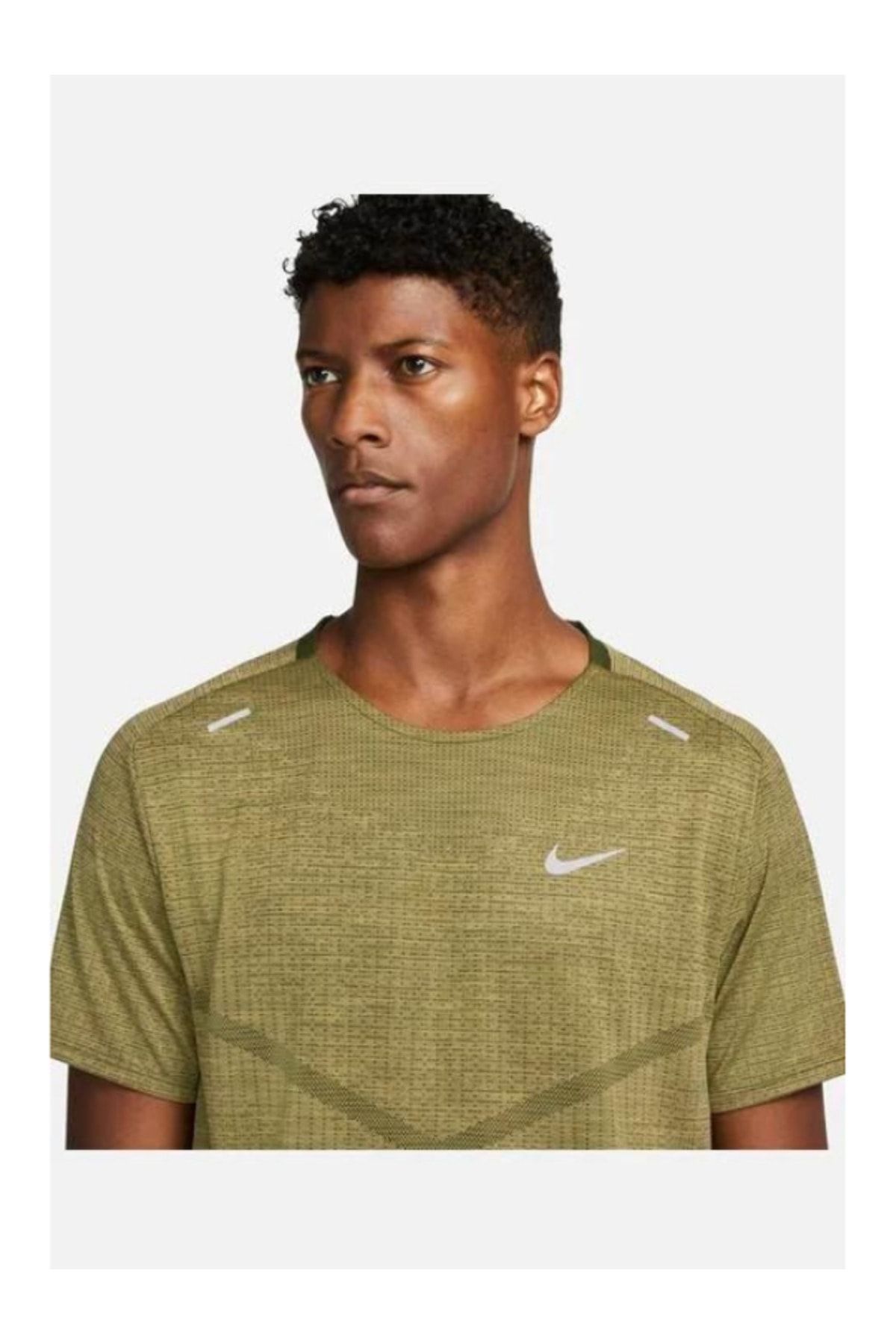 Nike sales stripe tee