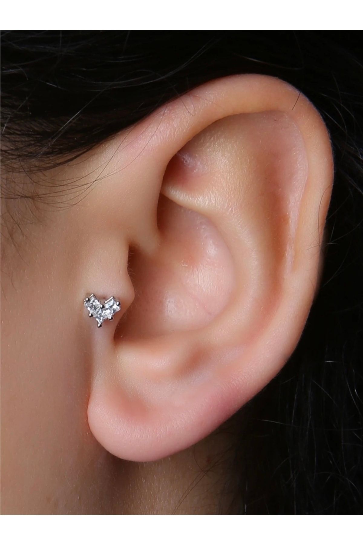 BY D LEK ET N ACCESSORY Steel geometric heart shaped cartilage