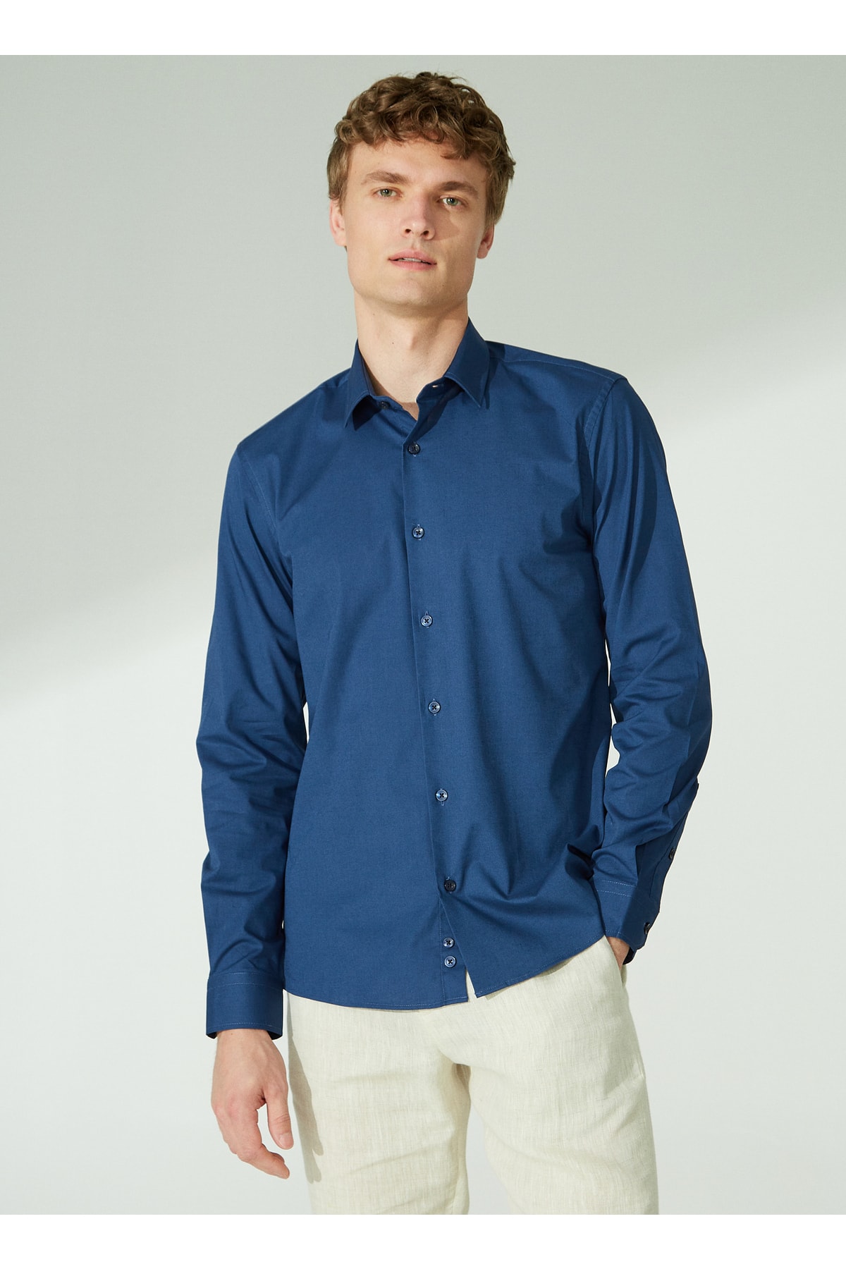 پیراهن مردانه اسلیم فیت کلاسیک یقه گرد سرمه‌ای ساده کد 23gm09