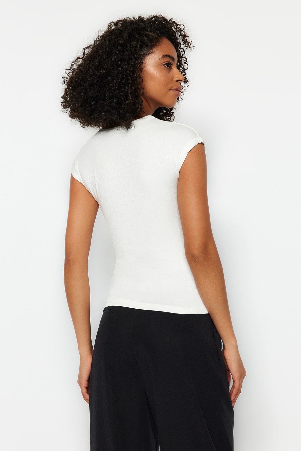 Trendyolmilla  Ekru Viskoz Yumuşak Kumaş Fitted/Vücuda Oturan Ay Kol Örme Bluz TWOSS23BZ00992 - Görsel 6