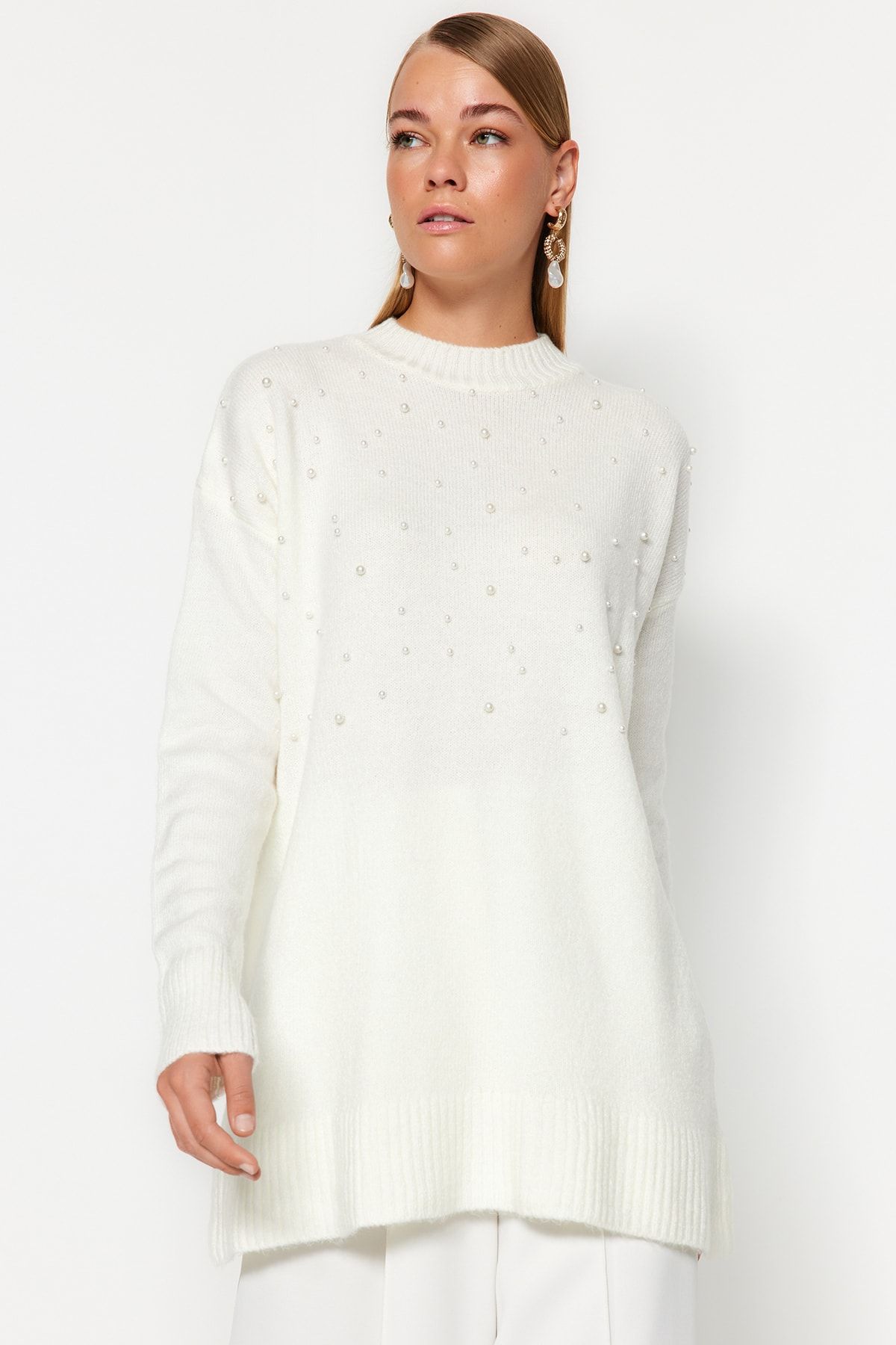 Trendyol Modest-Strickpullover mit Perlendetails in Ecru TCTAW24AK00131 3