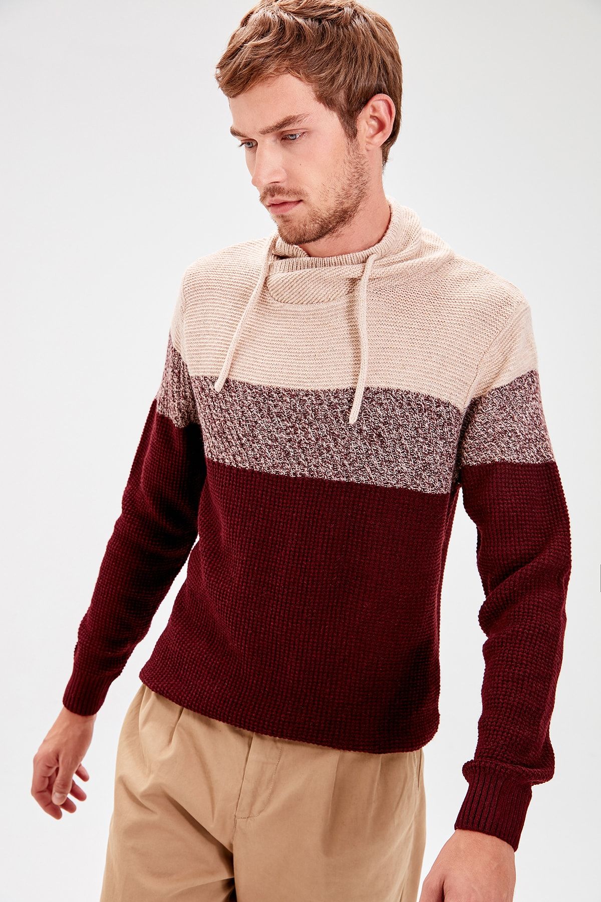 Trendyol Collection-Burgunderfarbener Pullover mit regulärem Schalkragen und Farbblock TMNAW20FT0018 3