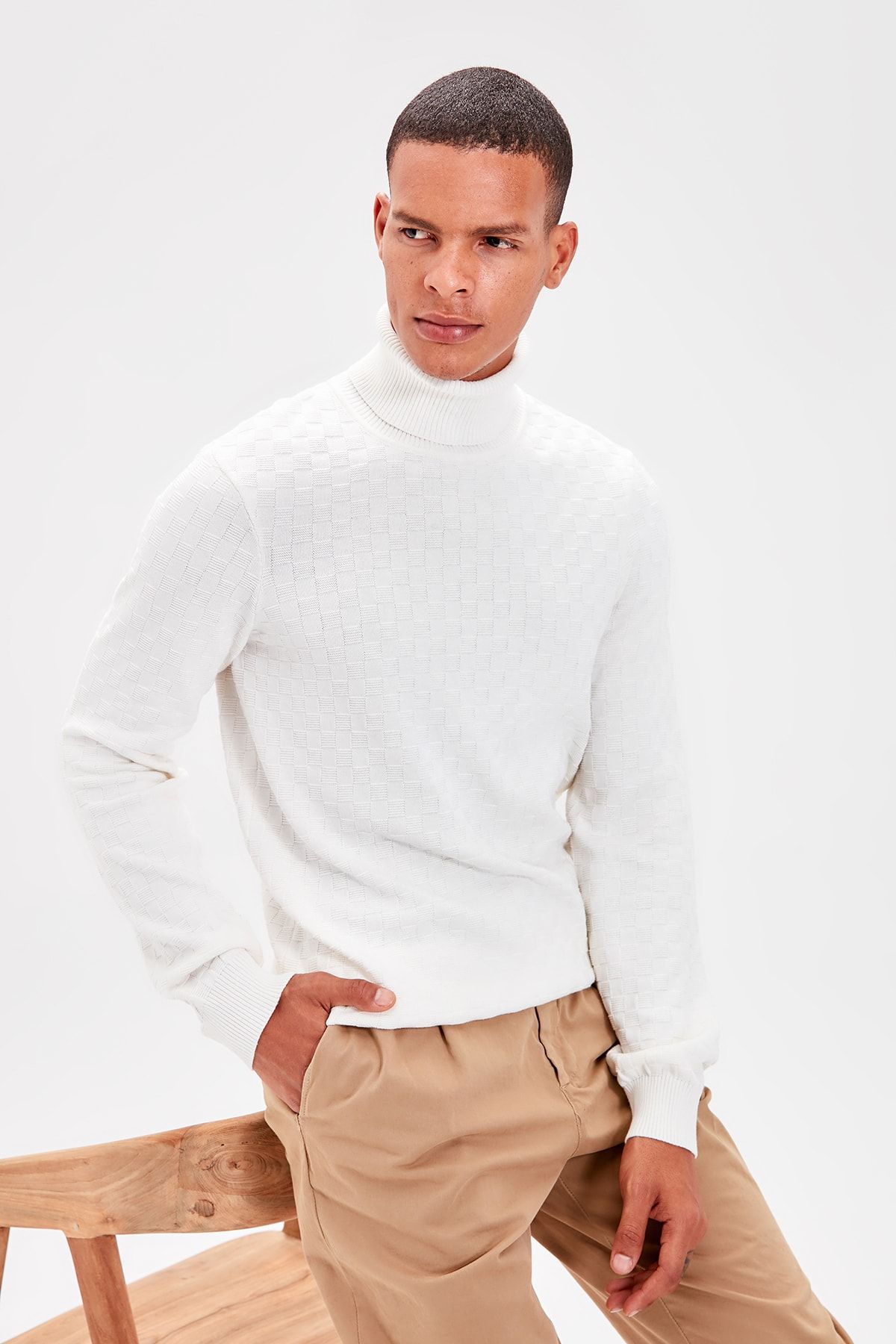 Trendyol Collection-Ecrufarbener Herren-Strickpullover mit Rollkragenpullover TMNAW20VK0004 15