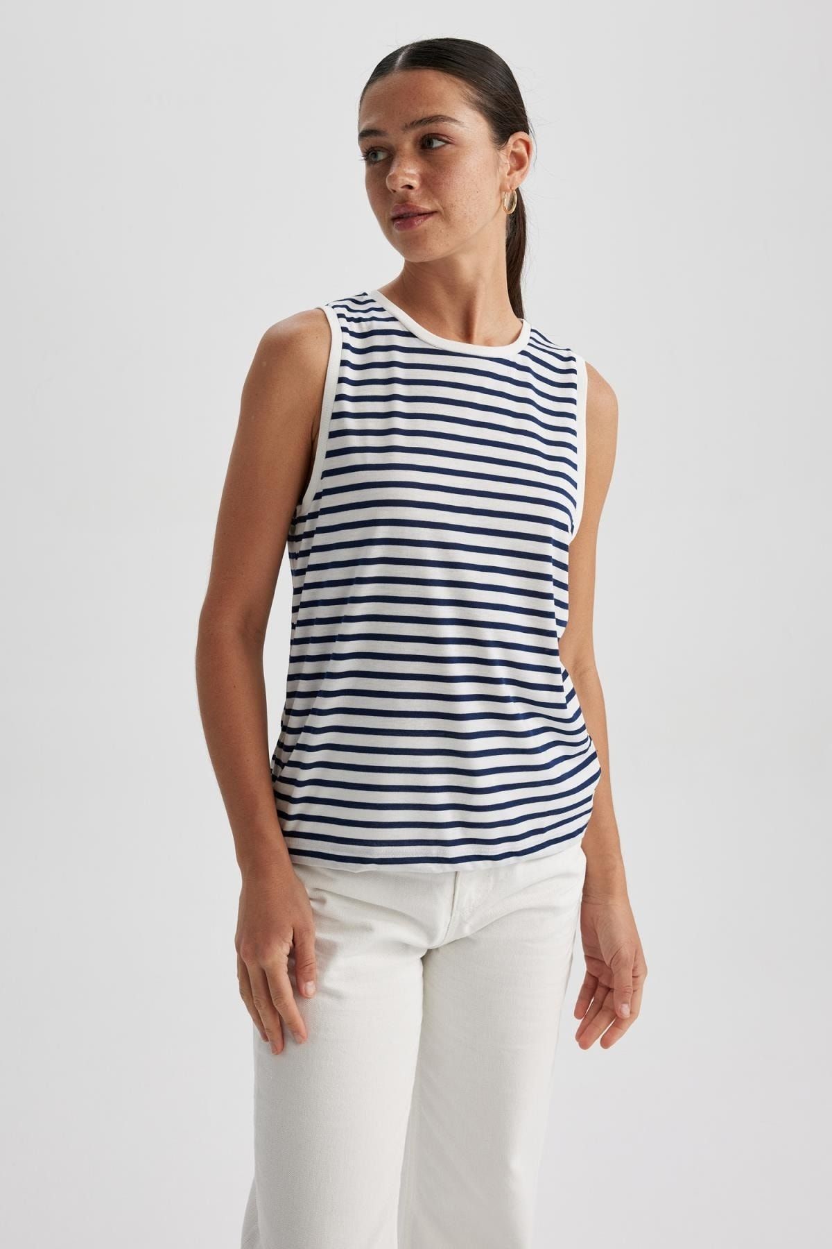 DeFacto-Regular Fit Basic Plain tílko s výstřihem A8155ax23sm 1