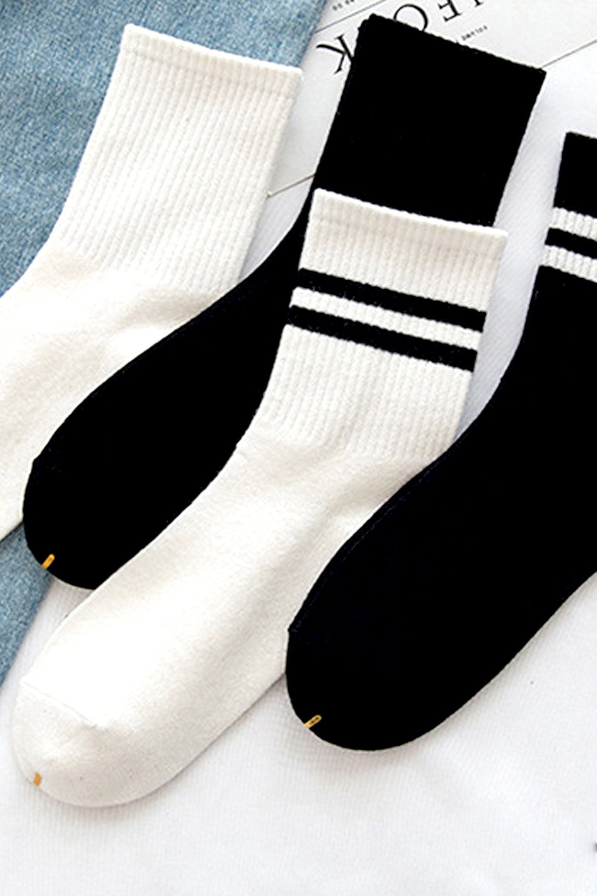 Çekmece Unisex 4'lü Siyah Beyaz Çizgili Tenis Çorap