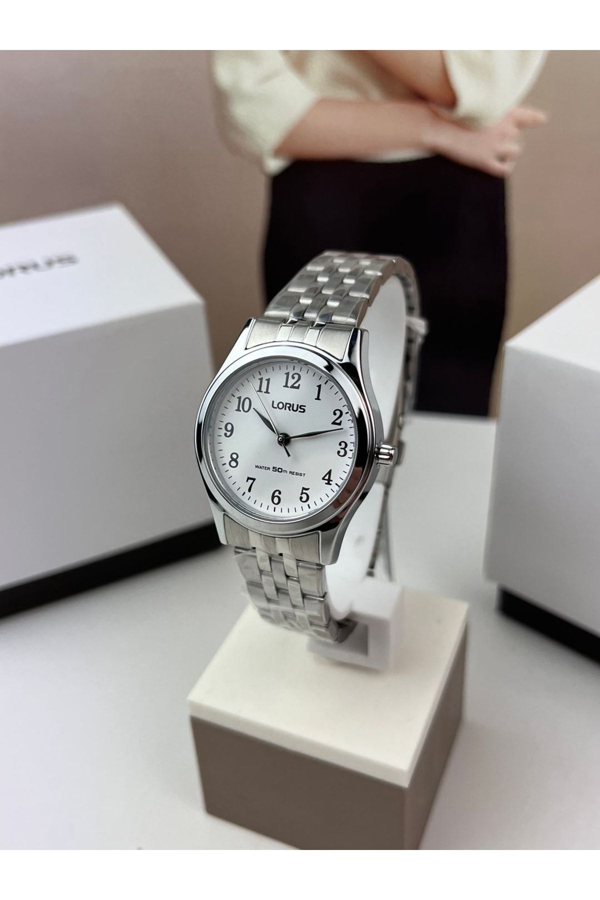 Lorus-Women's Classic Wristwatch-rrx41hx9 3