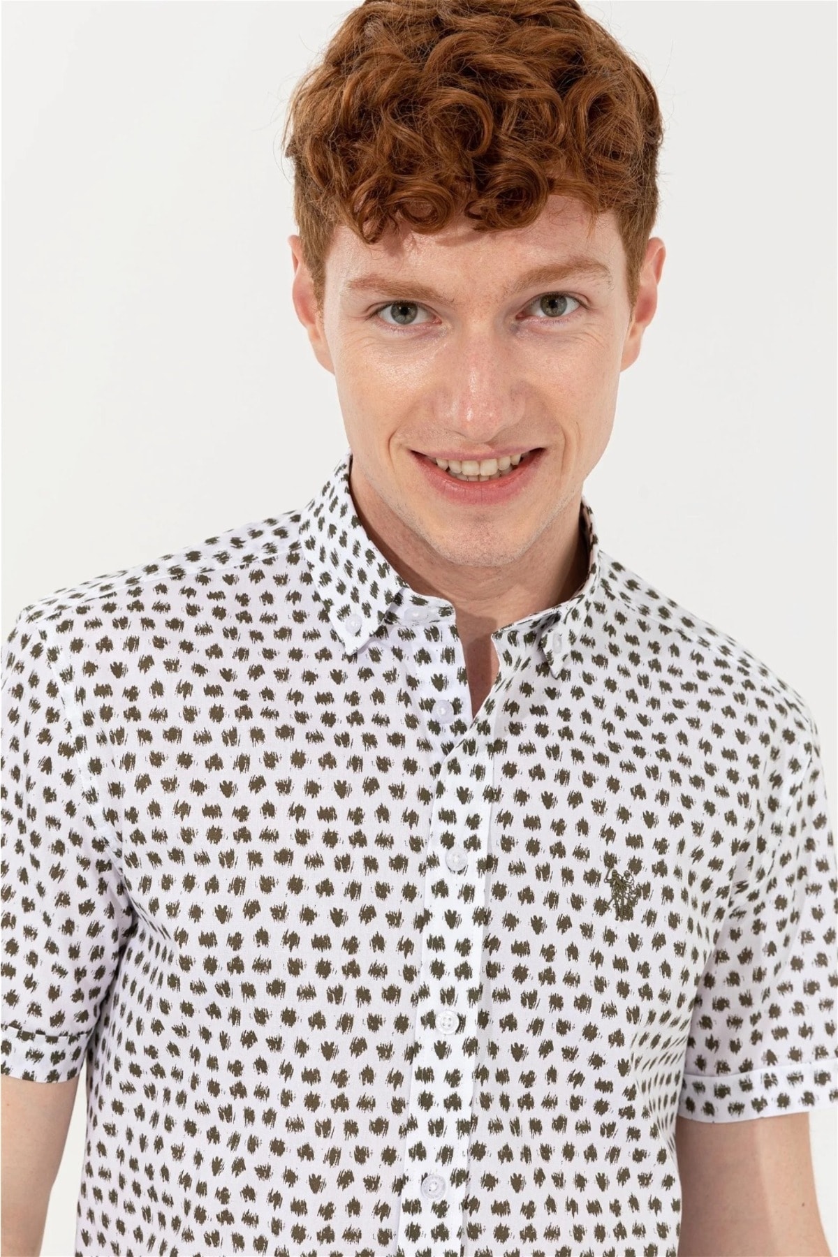 یو اس پولو پیراهن آستین کوتاه طرح‌دار خاکی مردانه