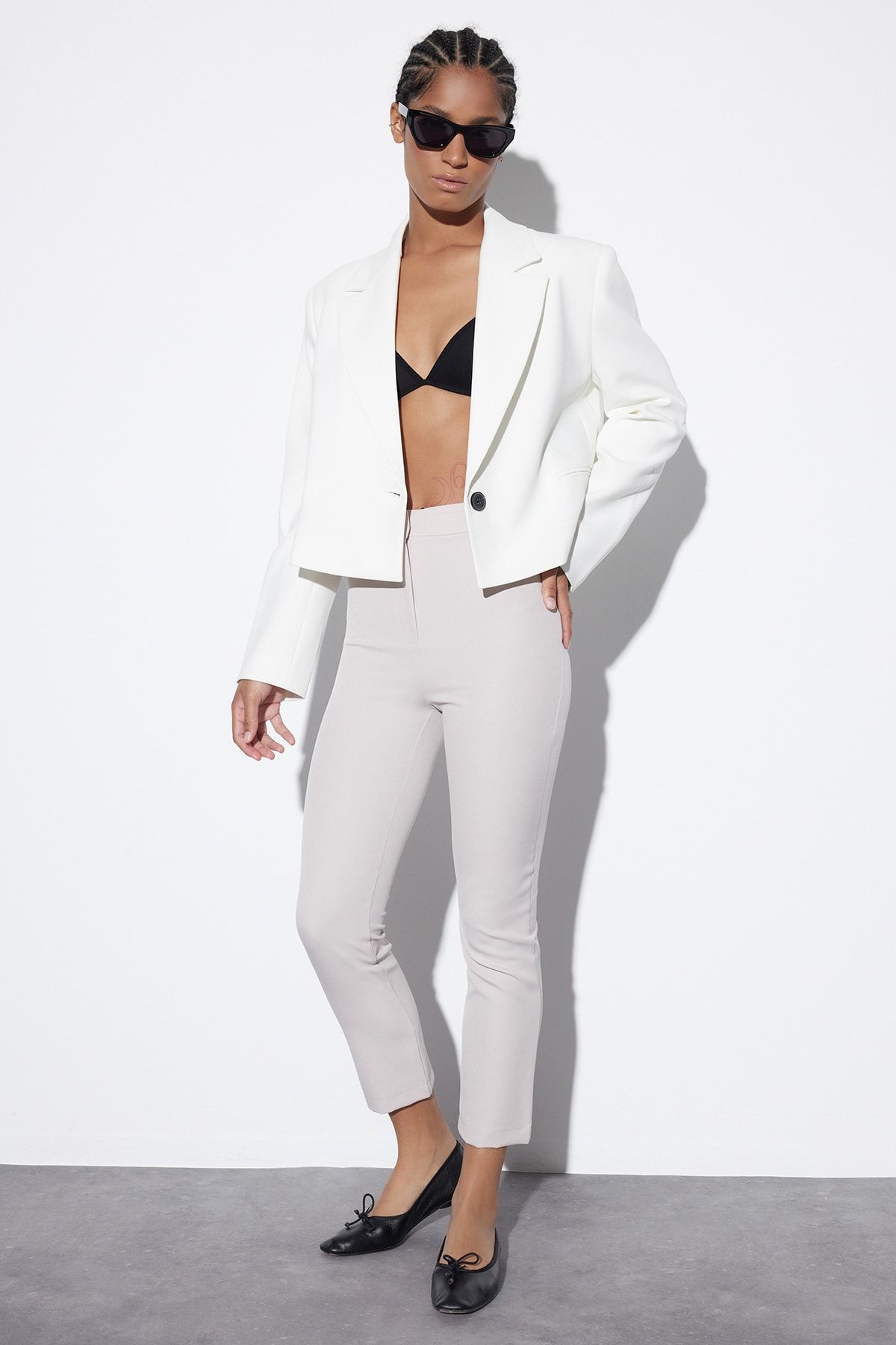 Trendyol Collection Szare Tkane Spodnie Cygaretki Kobieta - 38