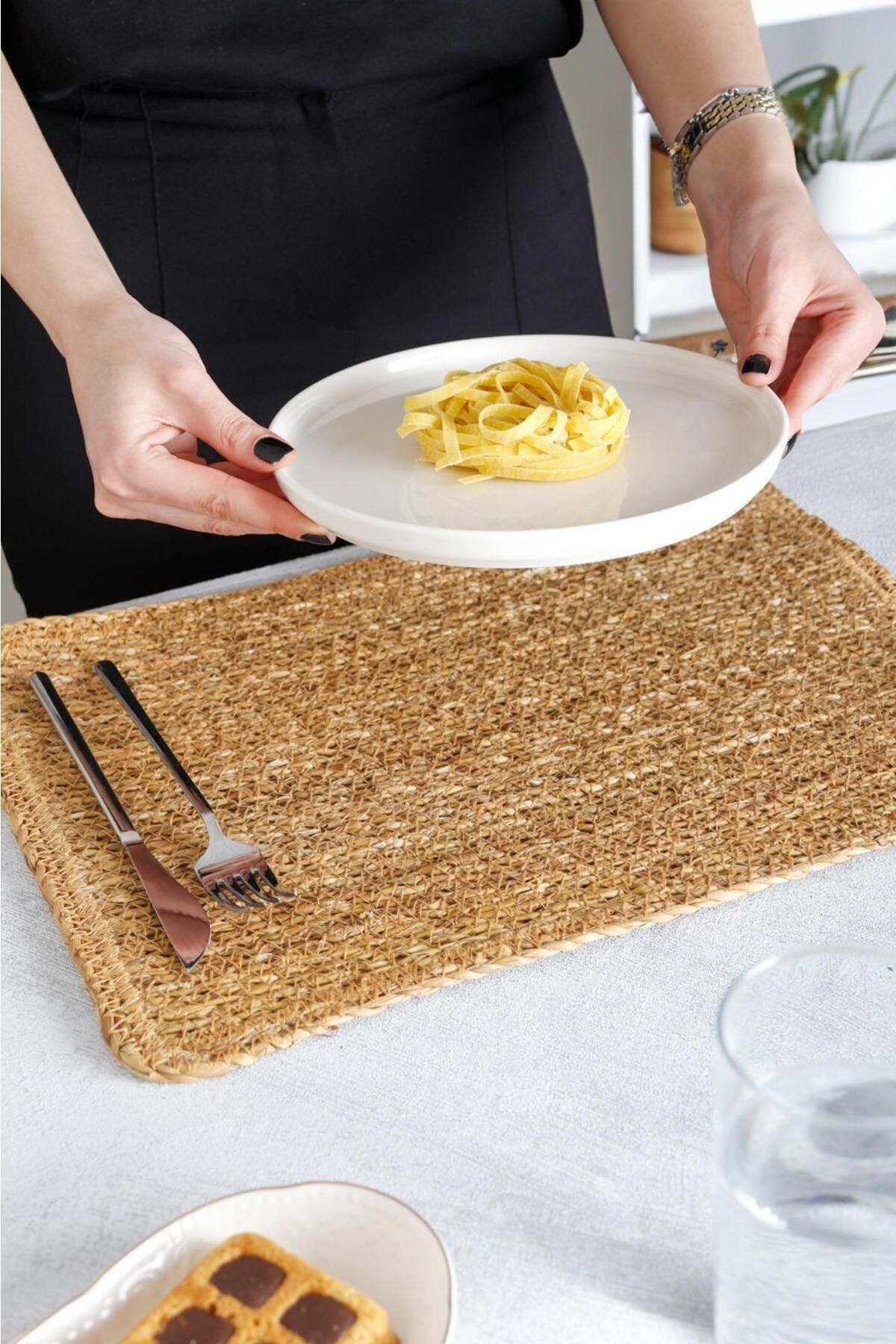 HOMENIVA-Set of 4 Handmade Rectangular Wicker Placemats 3
