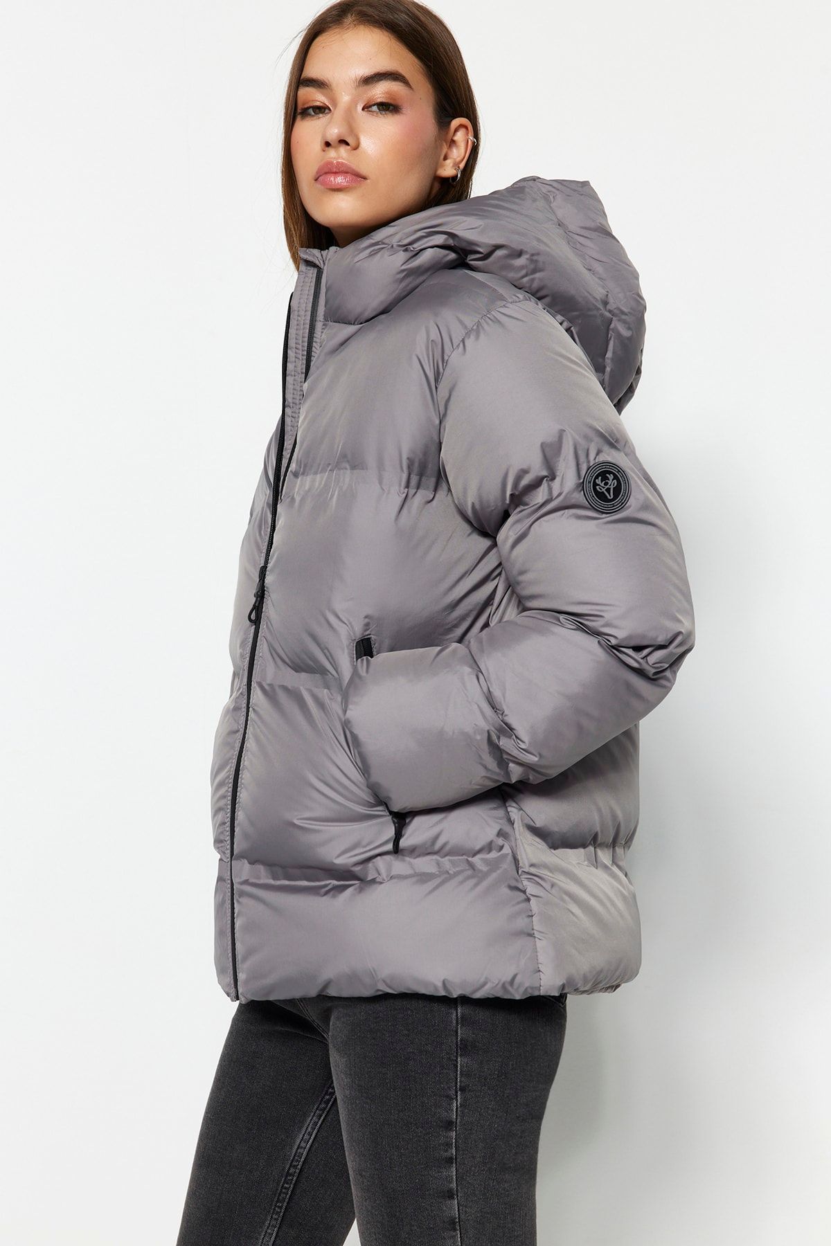 Trendyol Collection-Szürke prémium kapucnis címke részletes vízlepergető pufferkabát TWOAW24MO00084 2